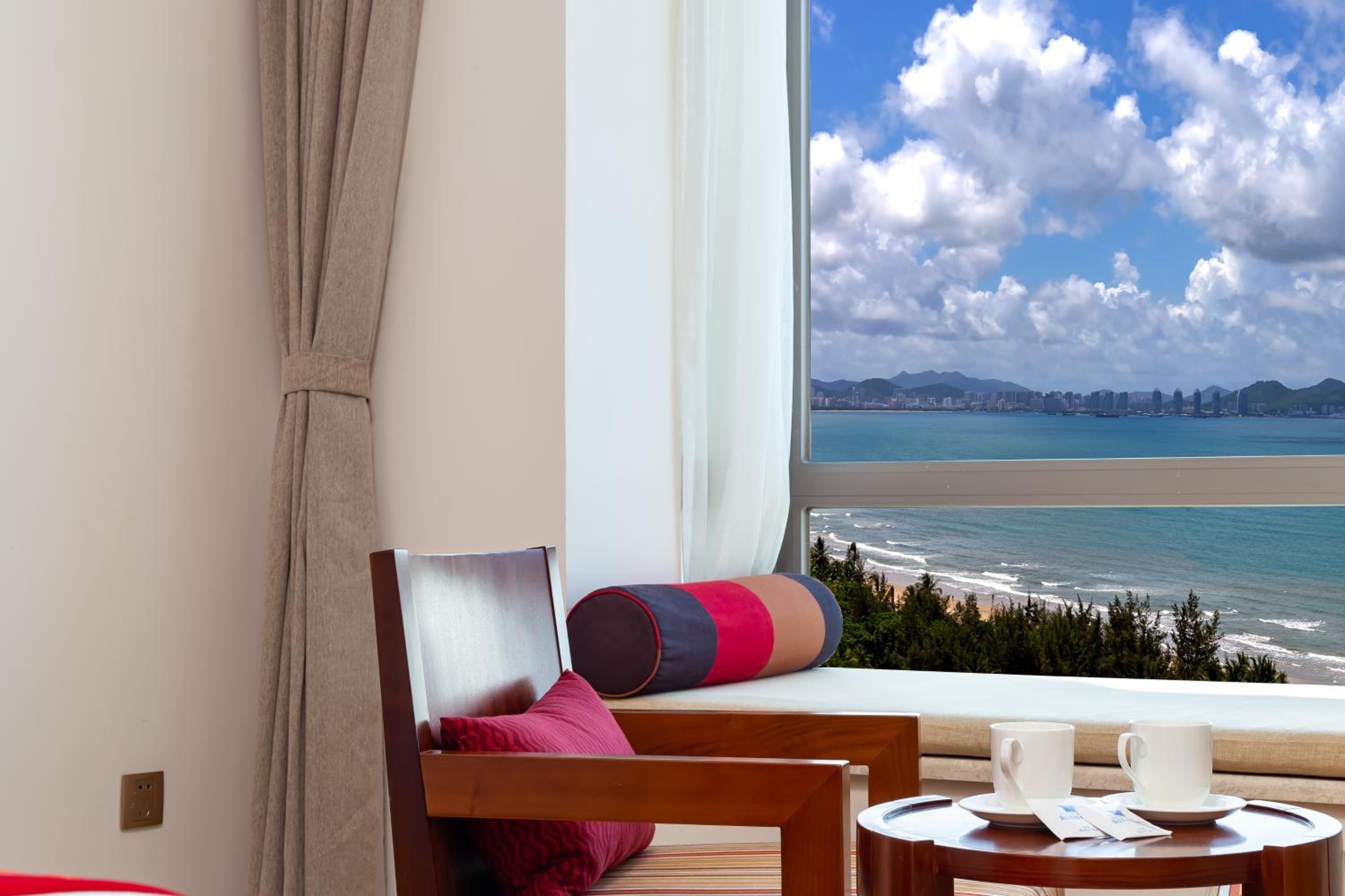 Superior King or Twin Room with Sea View photo 3