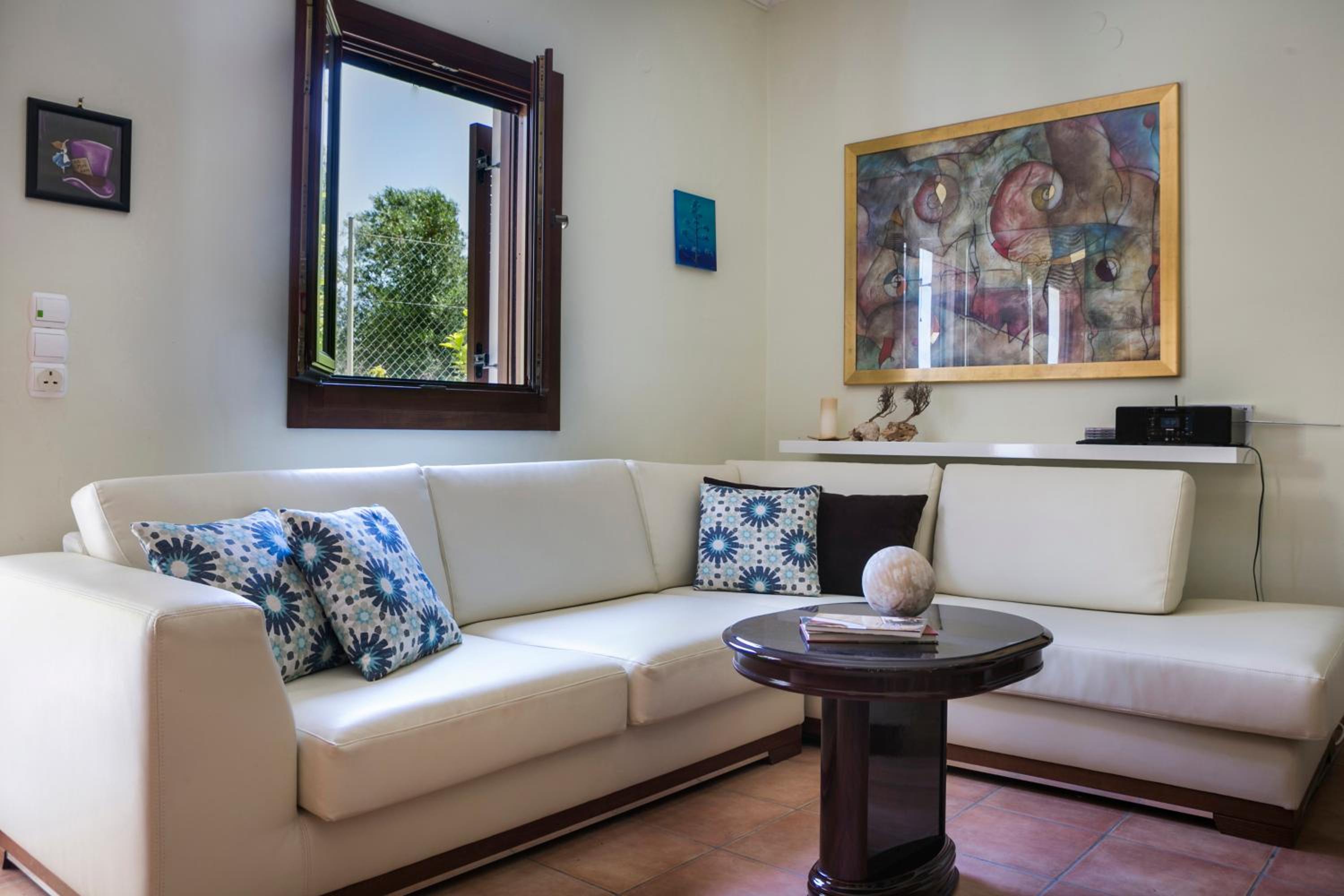 Three-Bedroom Villa photo 1