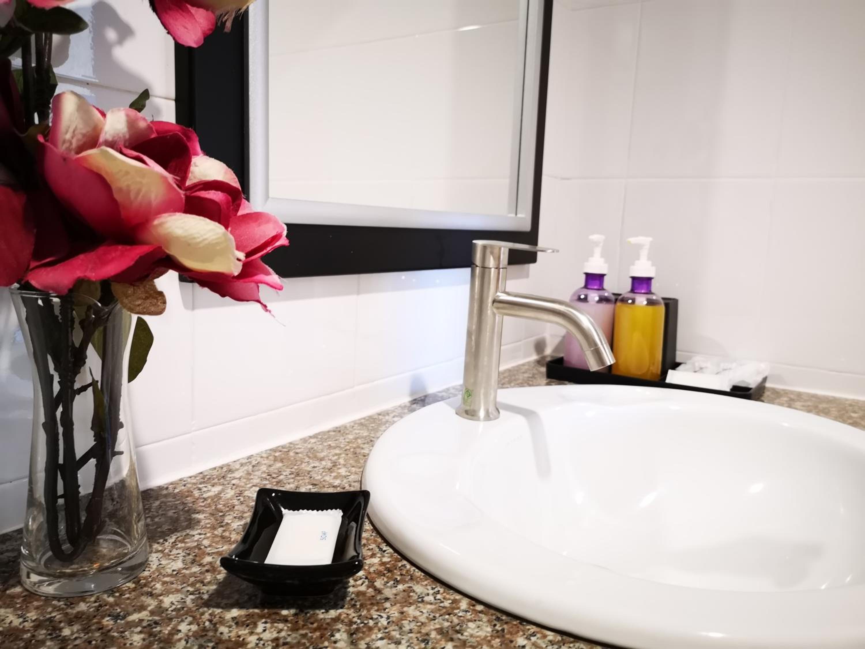 Deluxe Double Room with Pool Access - Photo 16