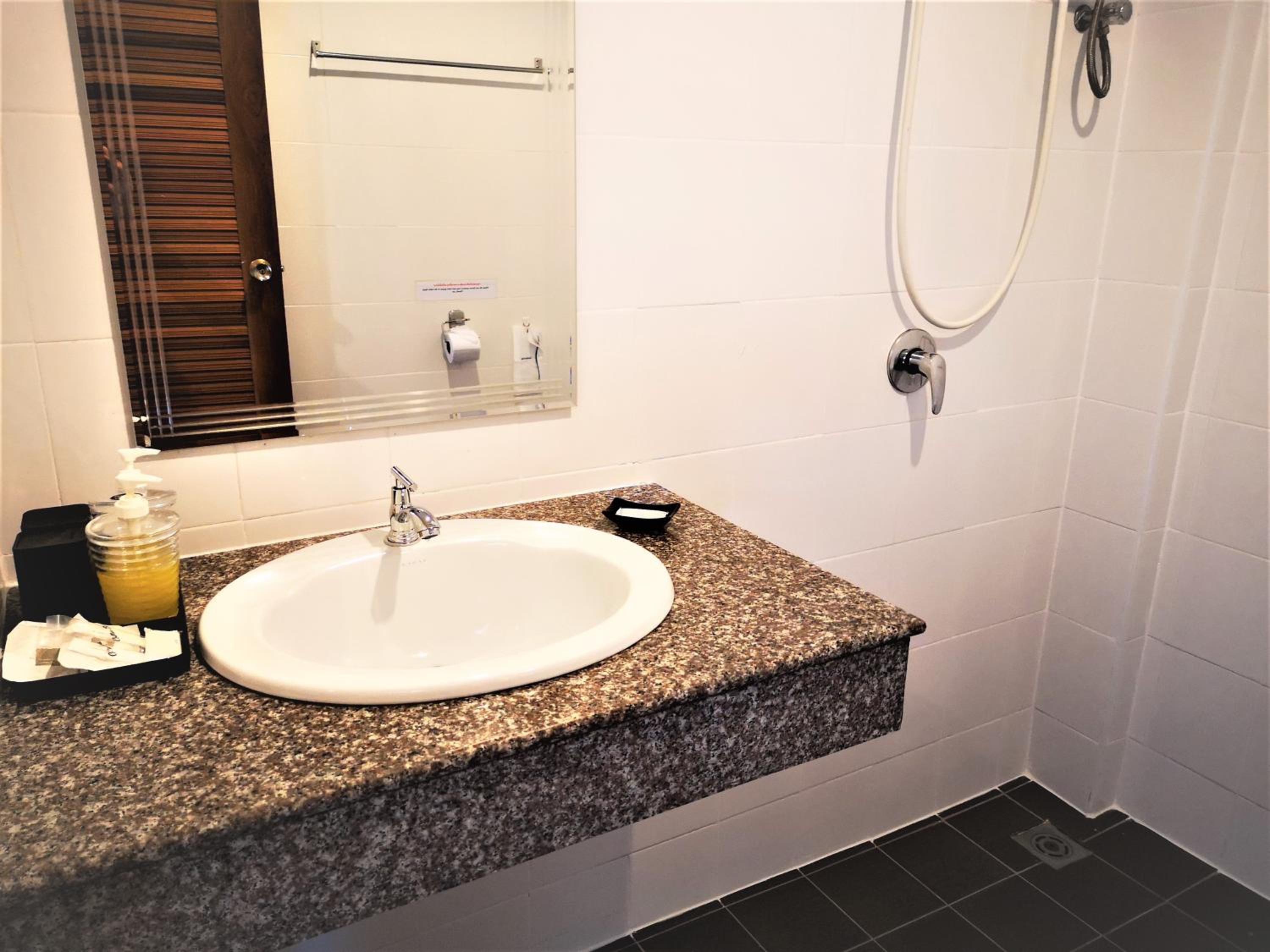 Standard Double Room with Balcony - Photo 4