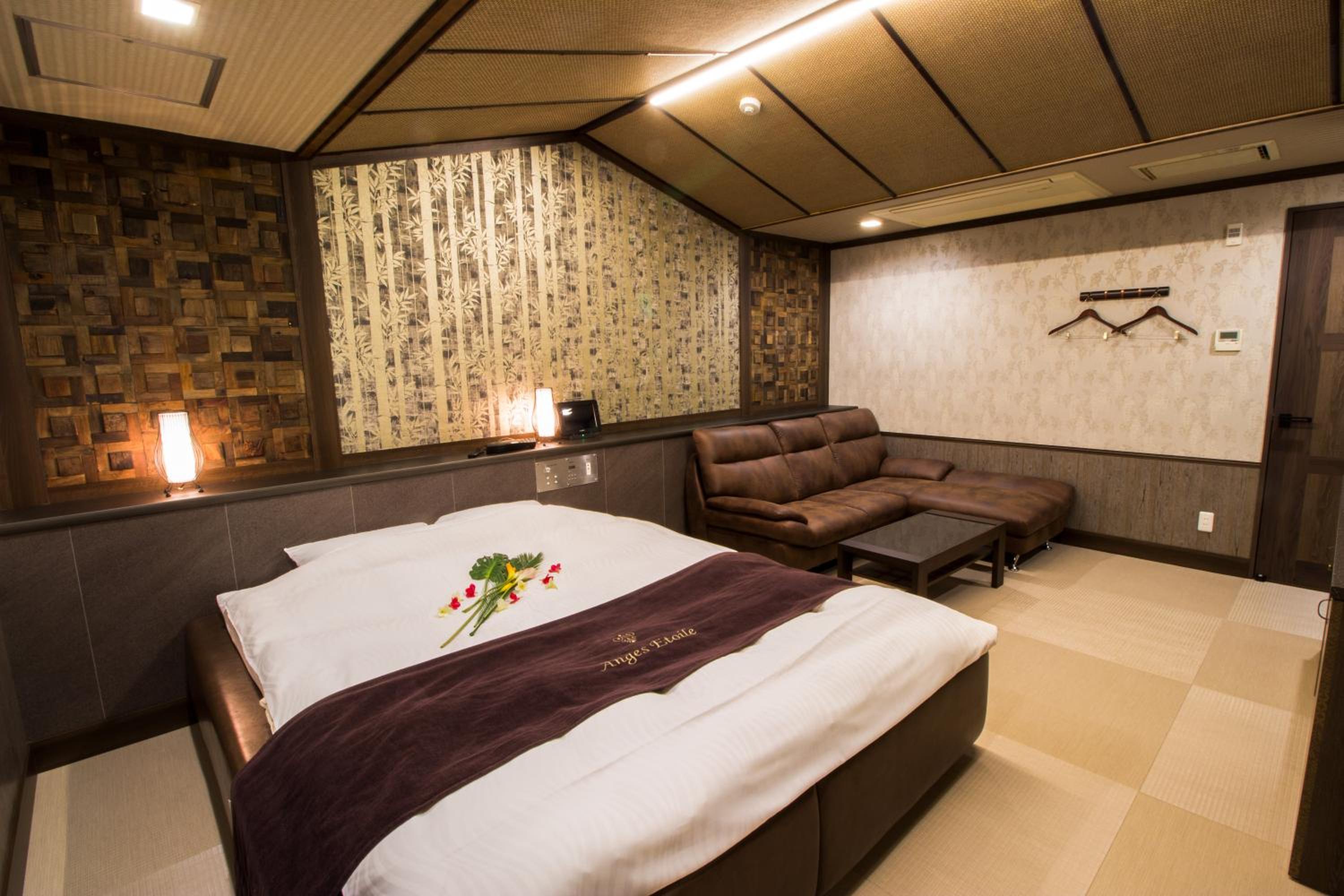 Deluxe King Room - Photo 6