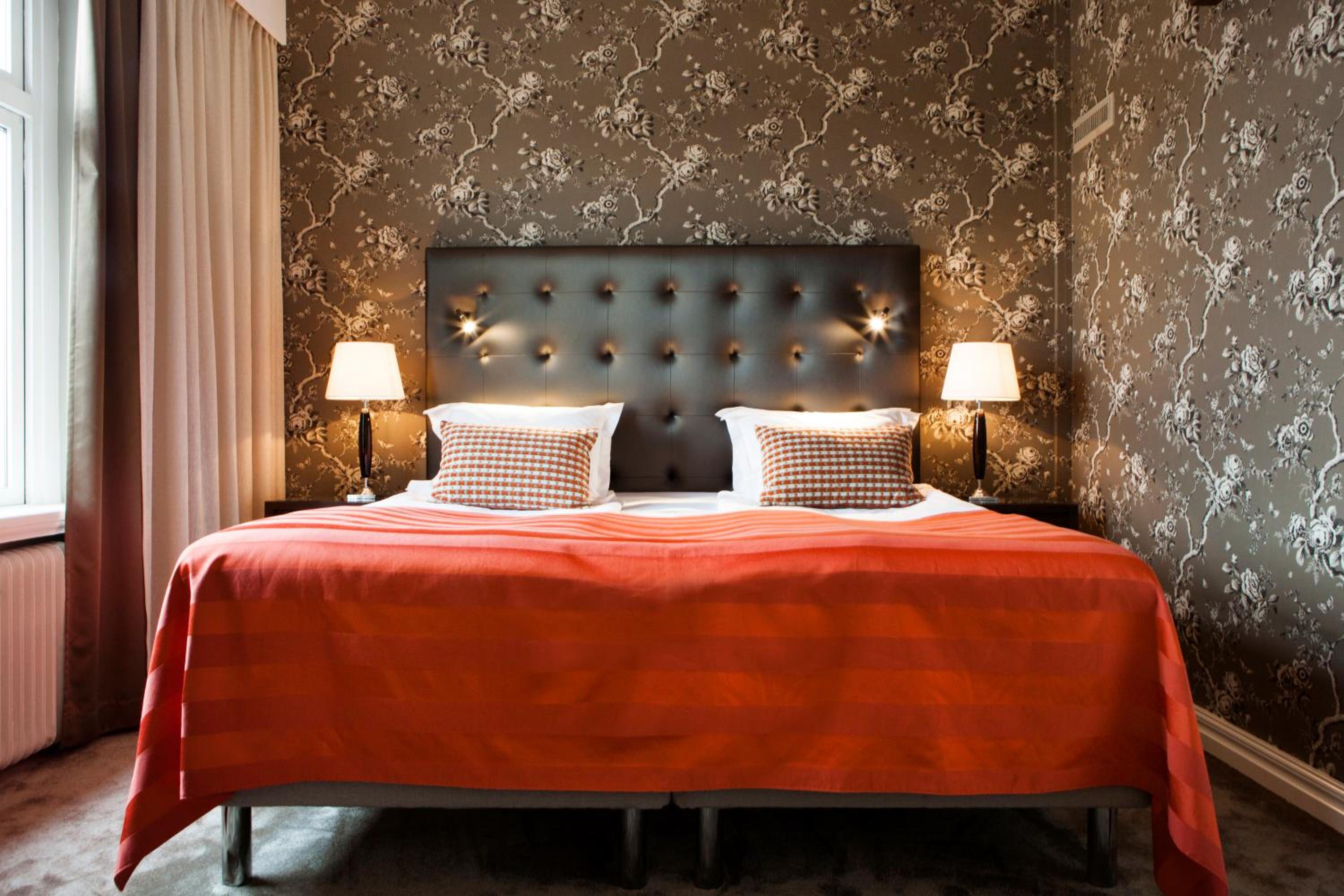 Suite - Photo 1