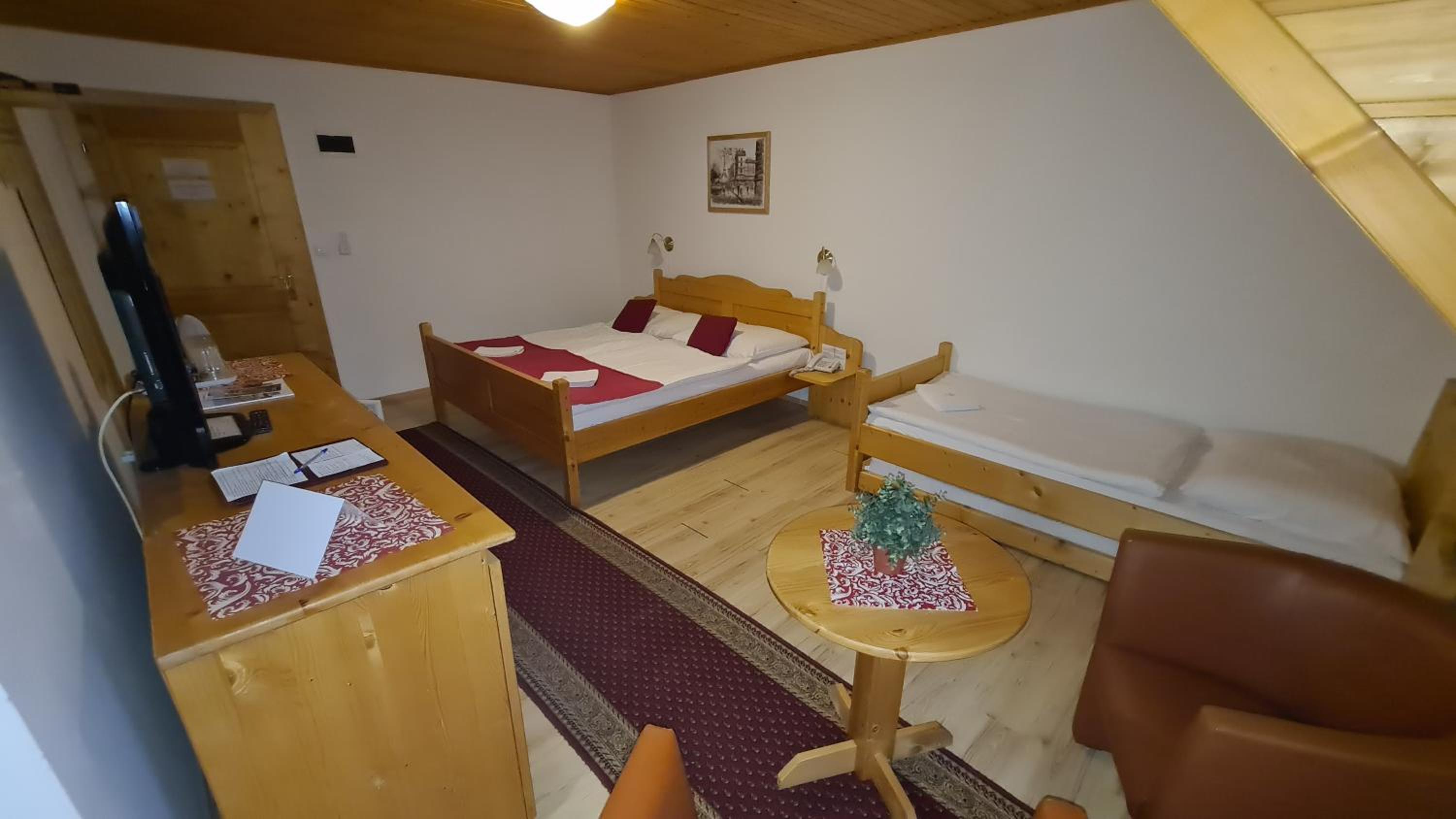 Standard Triple Room - Photo 21