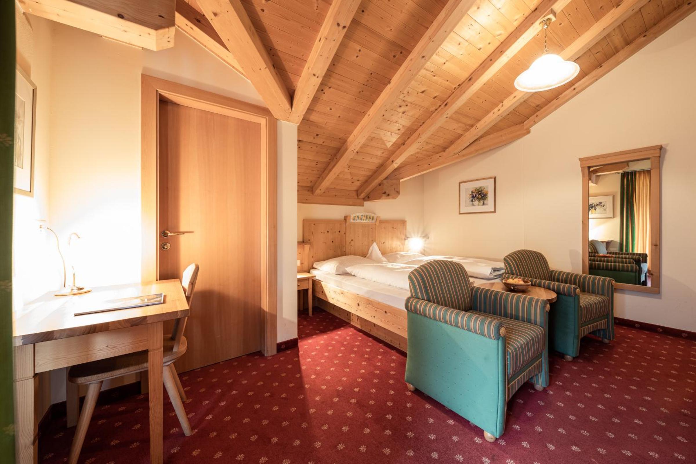 Double Room with Balcony and Mountain View - Photo 8