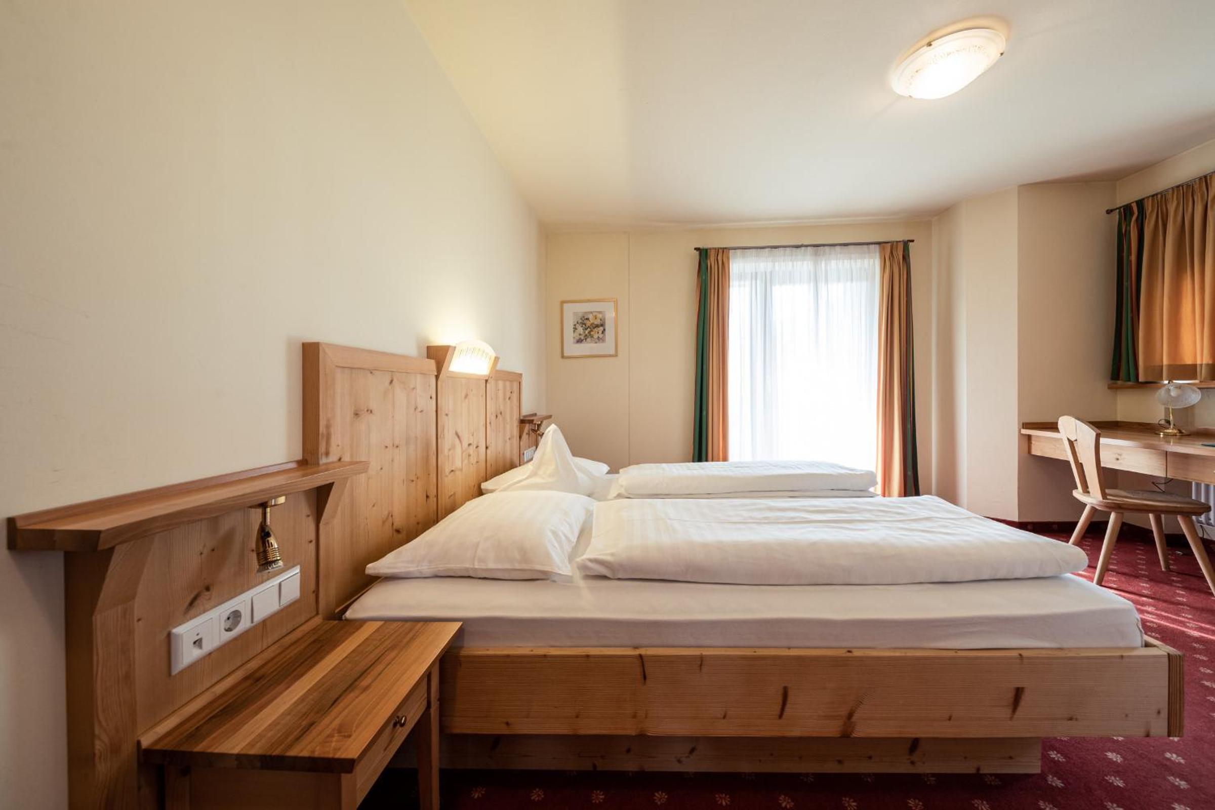 Double Room with Balcony and Mountain View - Photo 1