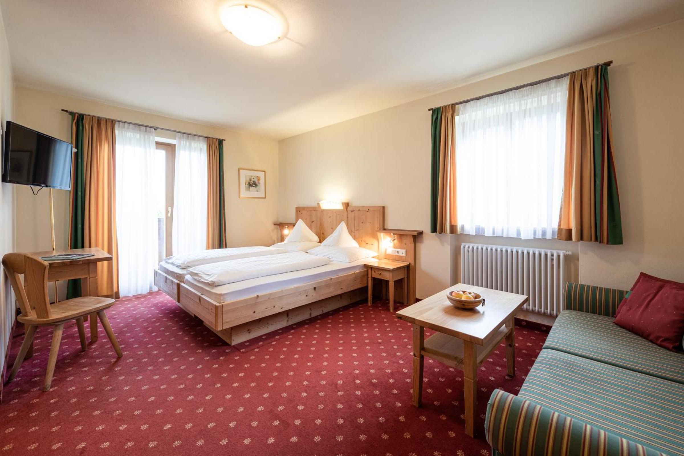 Double Room with Balcony and Mountain View - Photo 7