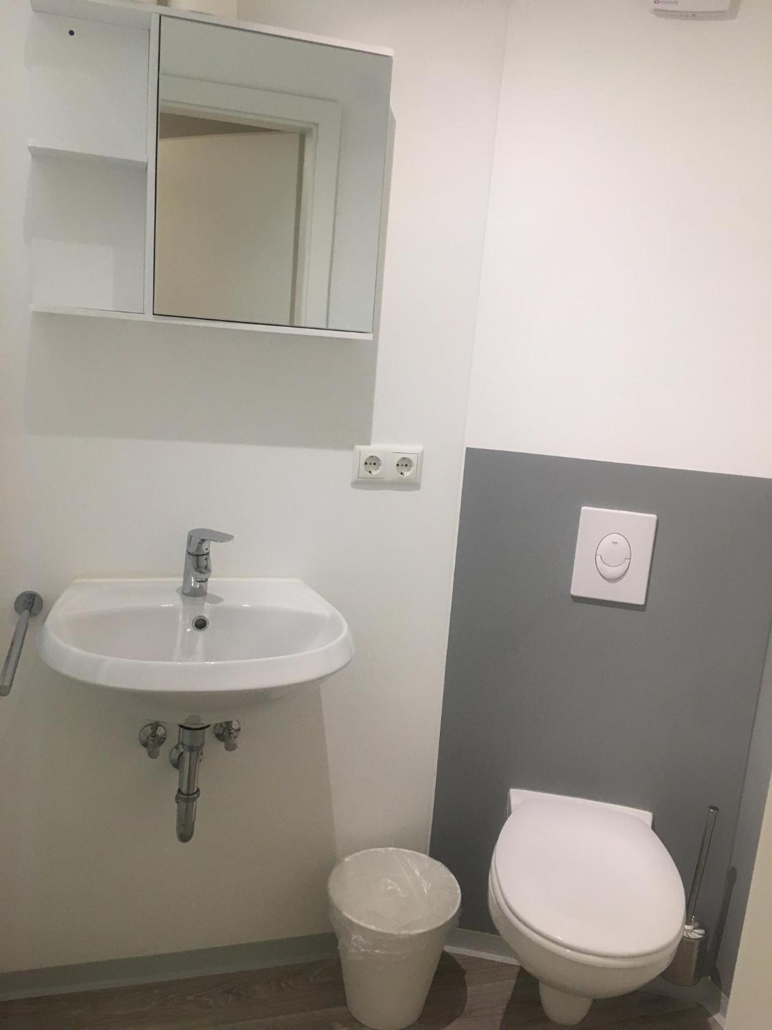 Single Room with Bathroom photo 3