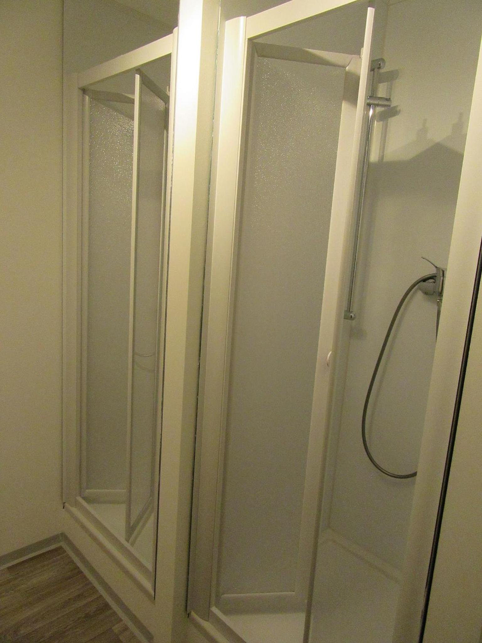 Single Room with Shared Bathroom photo 2