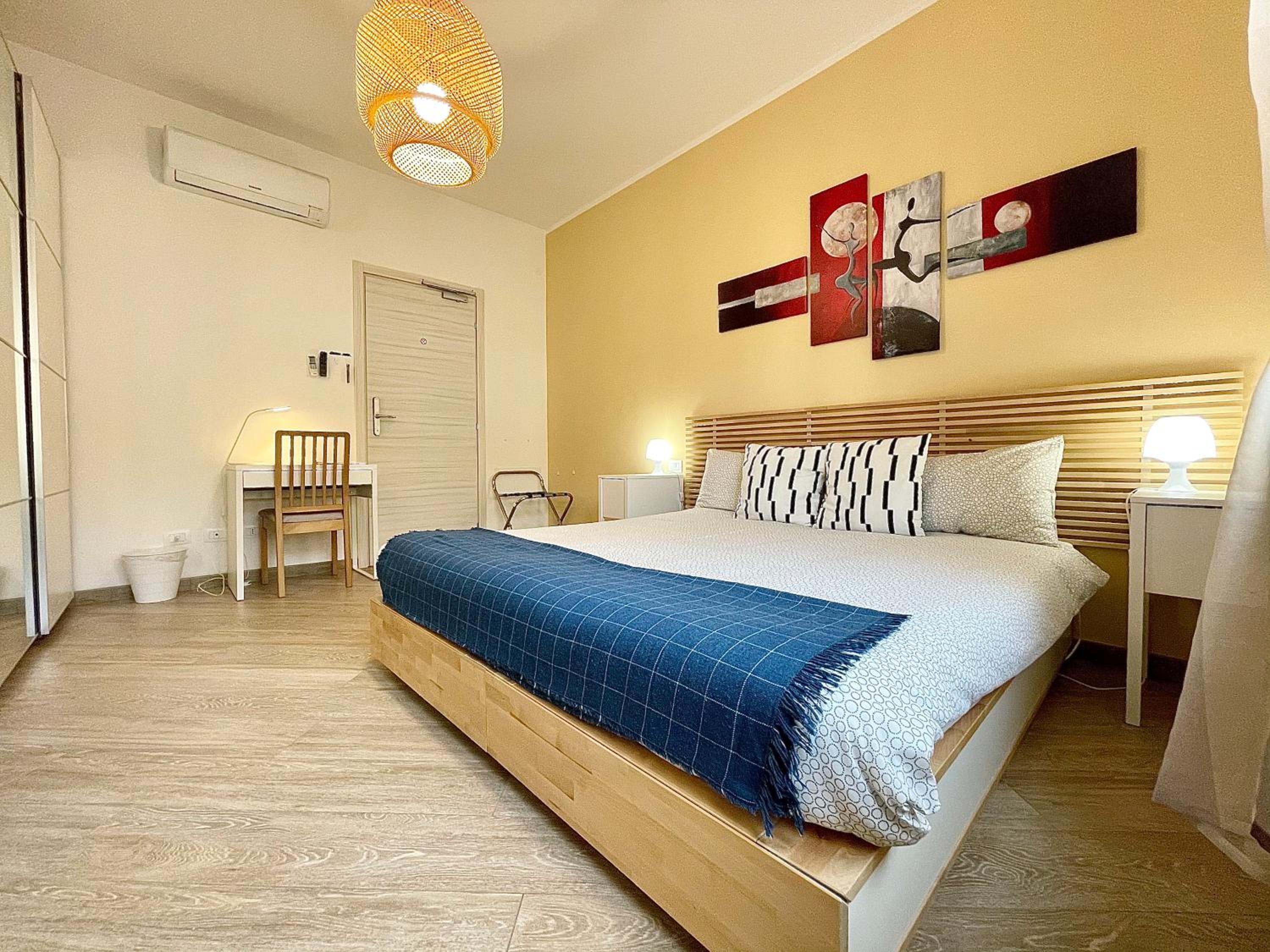 Double or Twin Room with External Private Bathroom