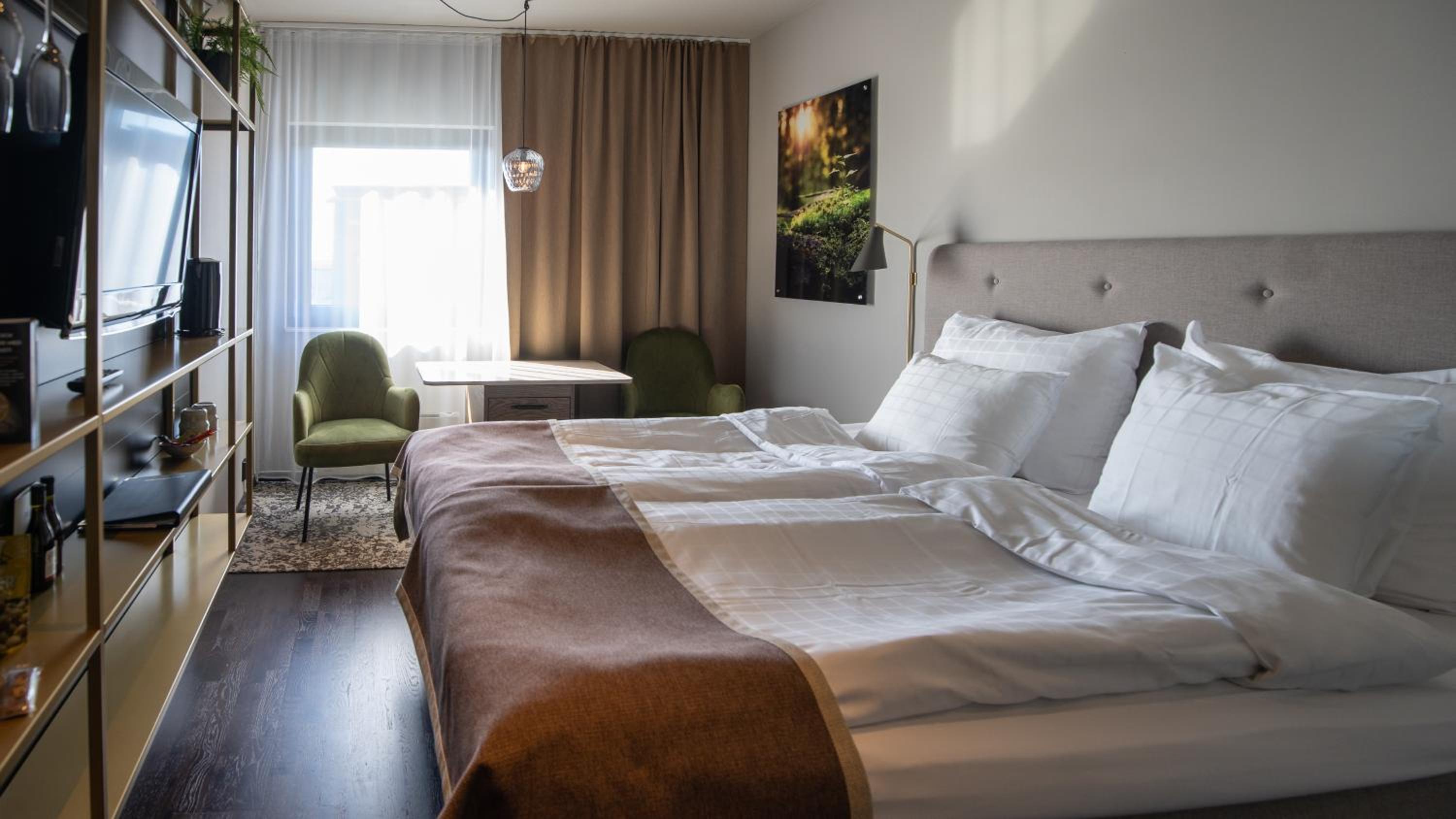 Double or Twin Room with Window Towards the Lobby/Hall photo 1