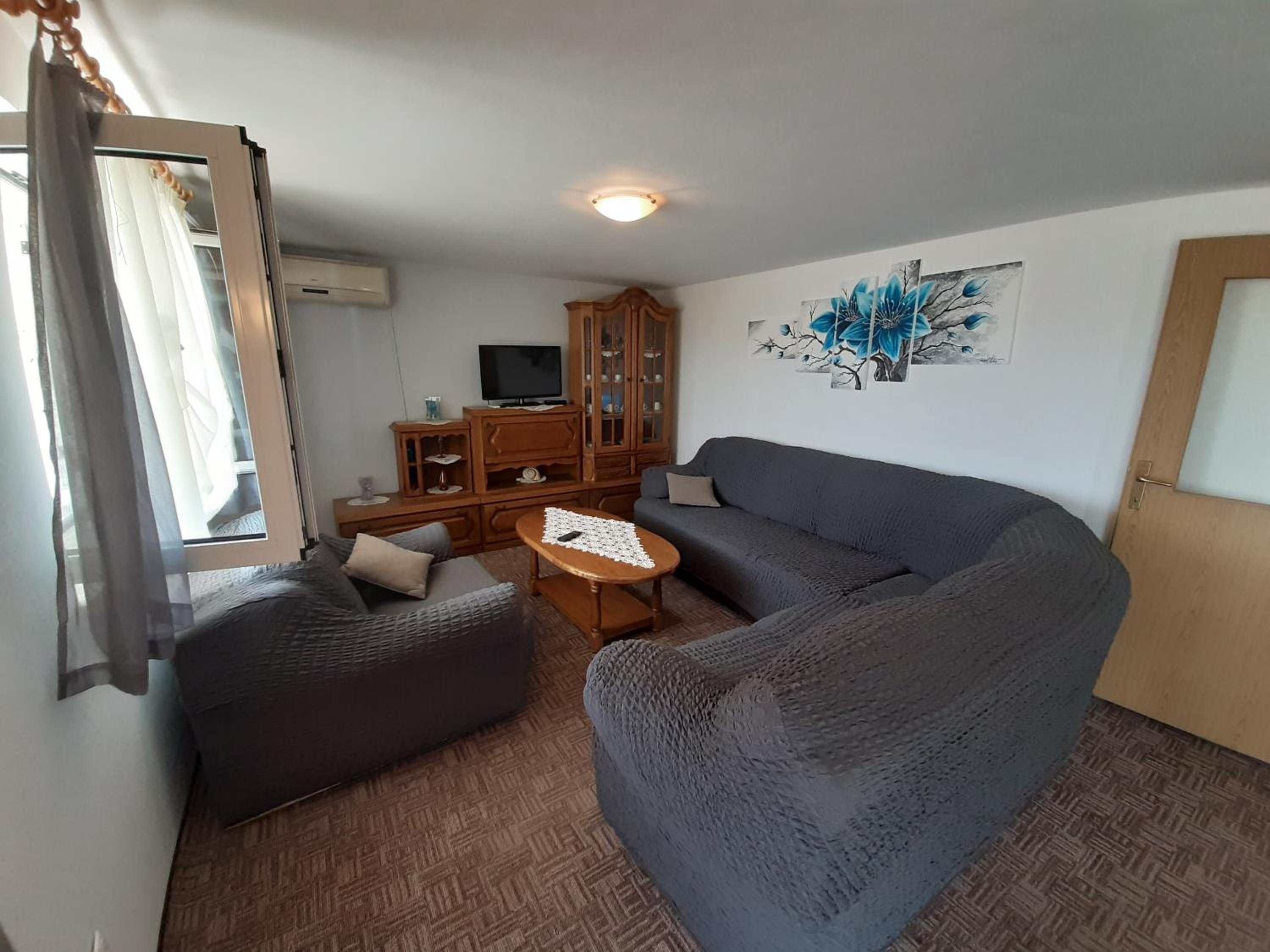 Apartment photo 1
