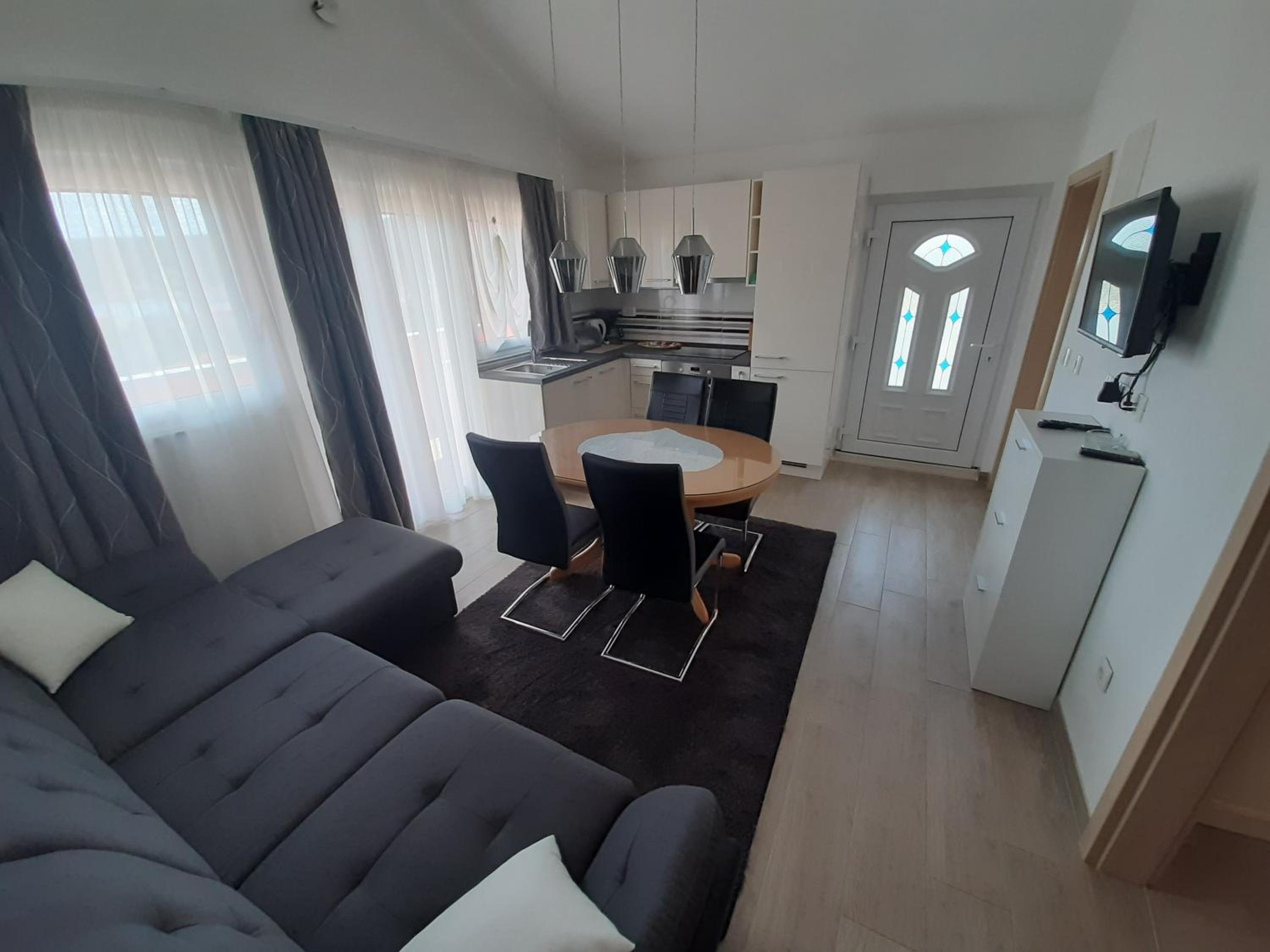 Apartment photo 1