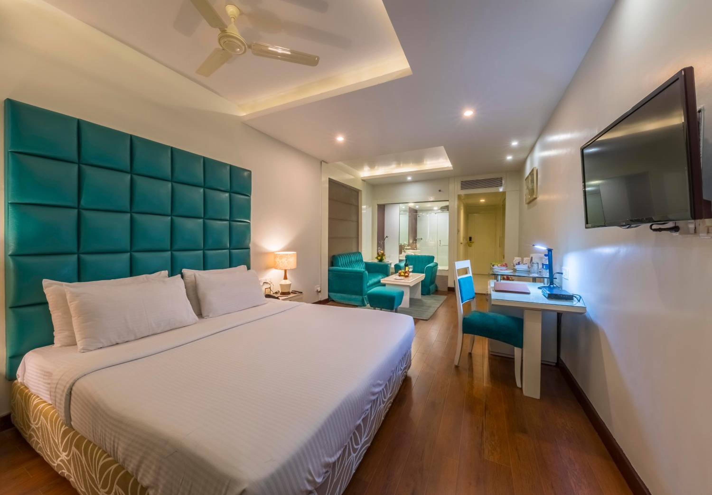 Deluxe King Room photo 2
