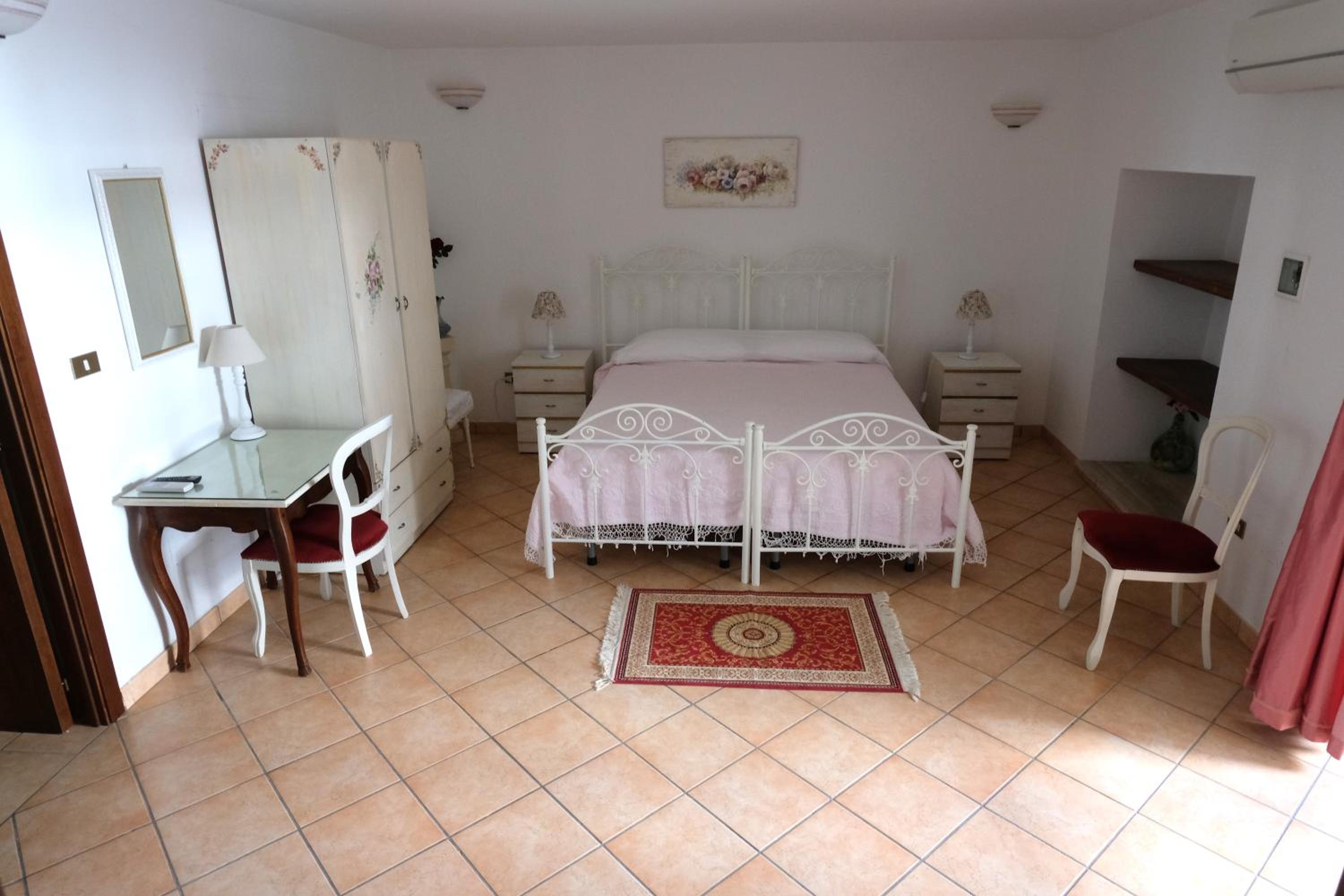 Quadruple Room with Private Bathroom photo 2