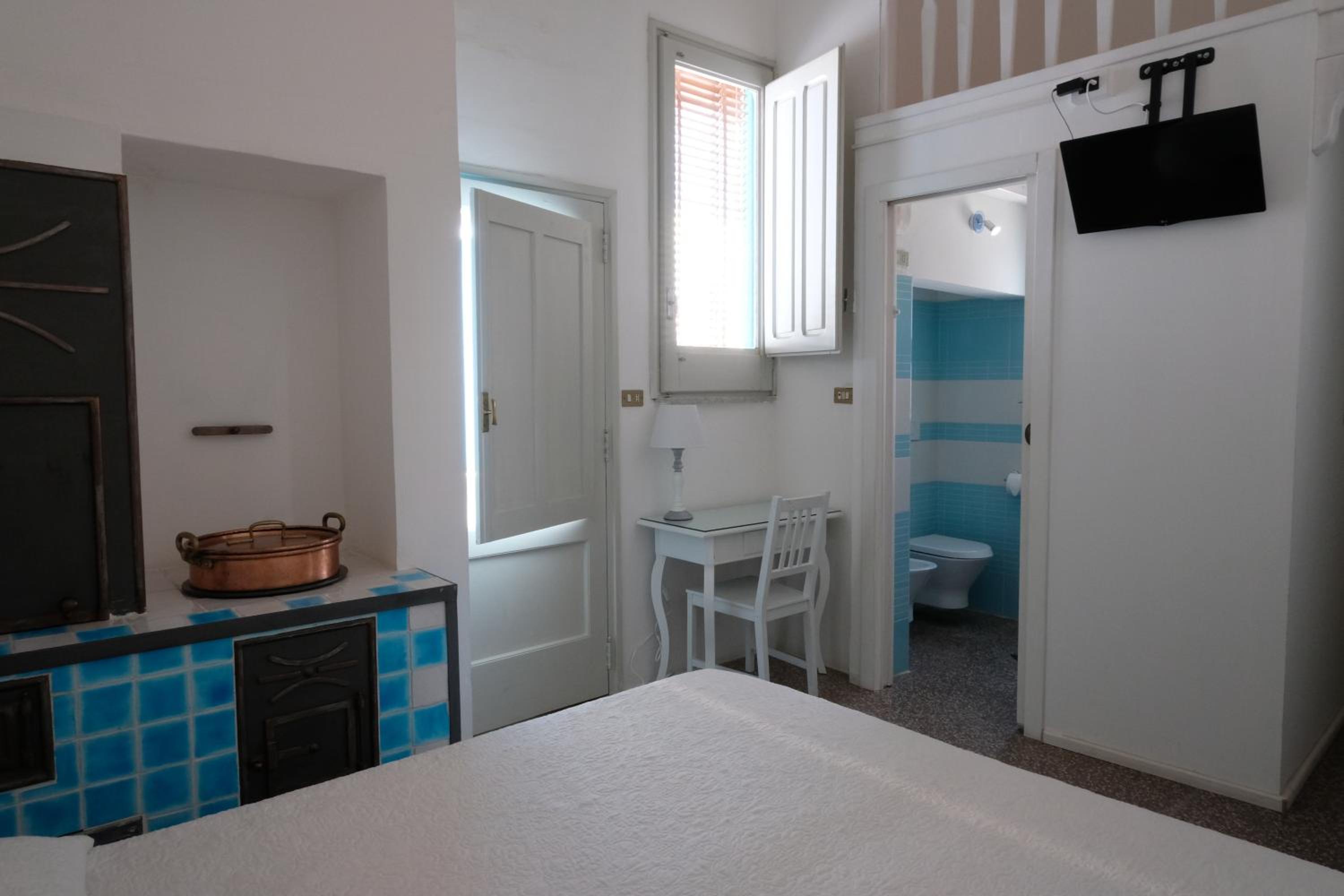 Double or Twin Room with Private Bathroom photo 2