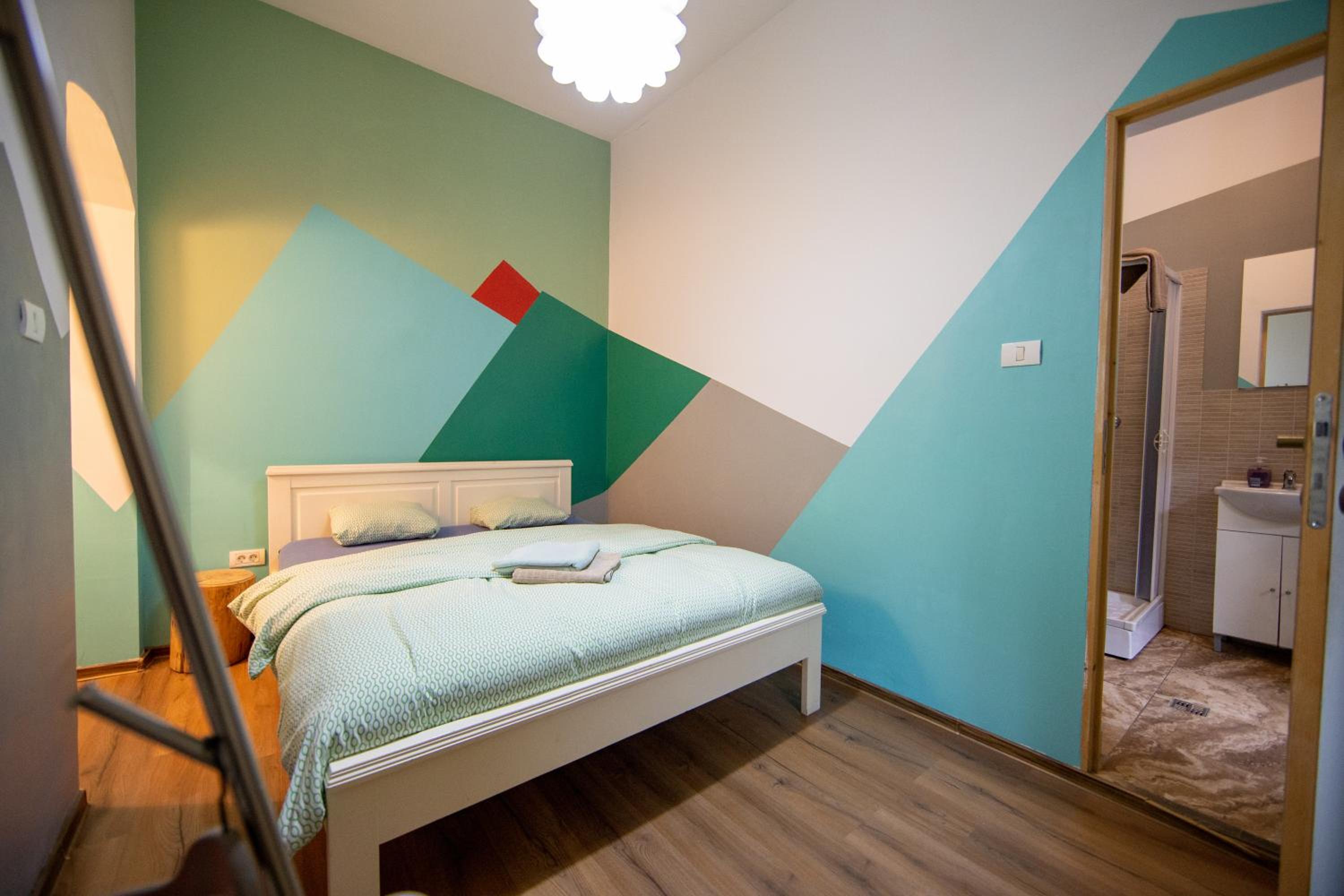 Double Room with Private Bathroom - Photo 2