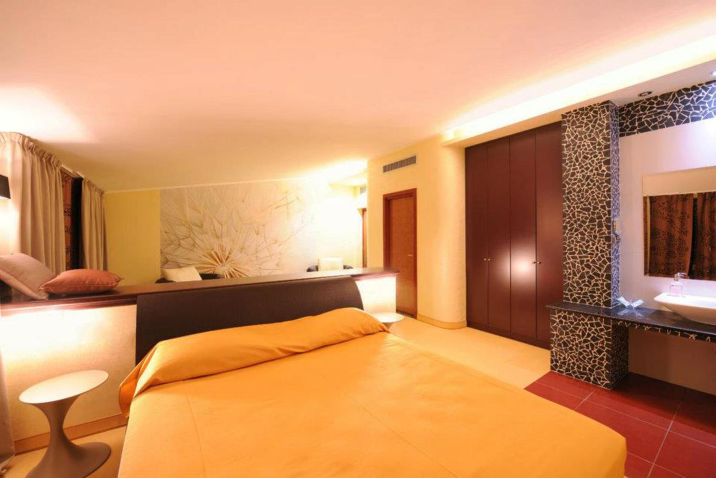 Suite - Photo 3