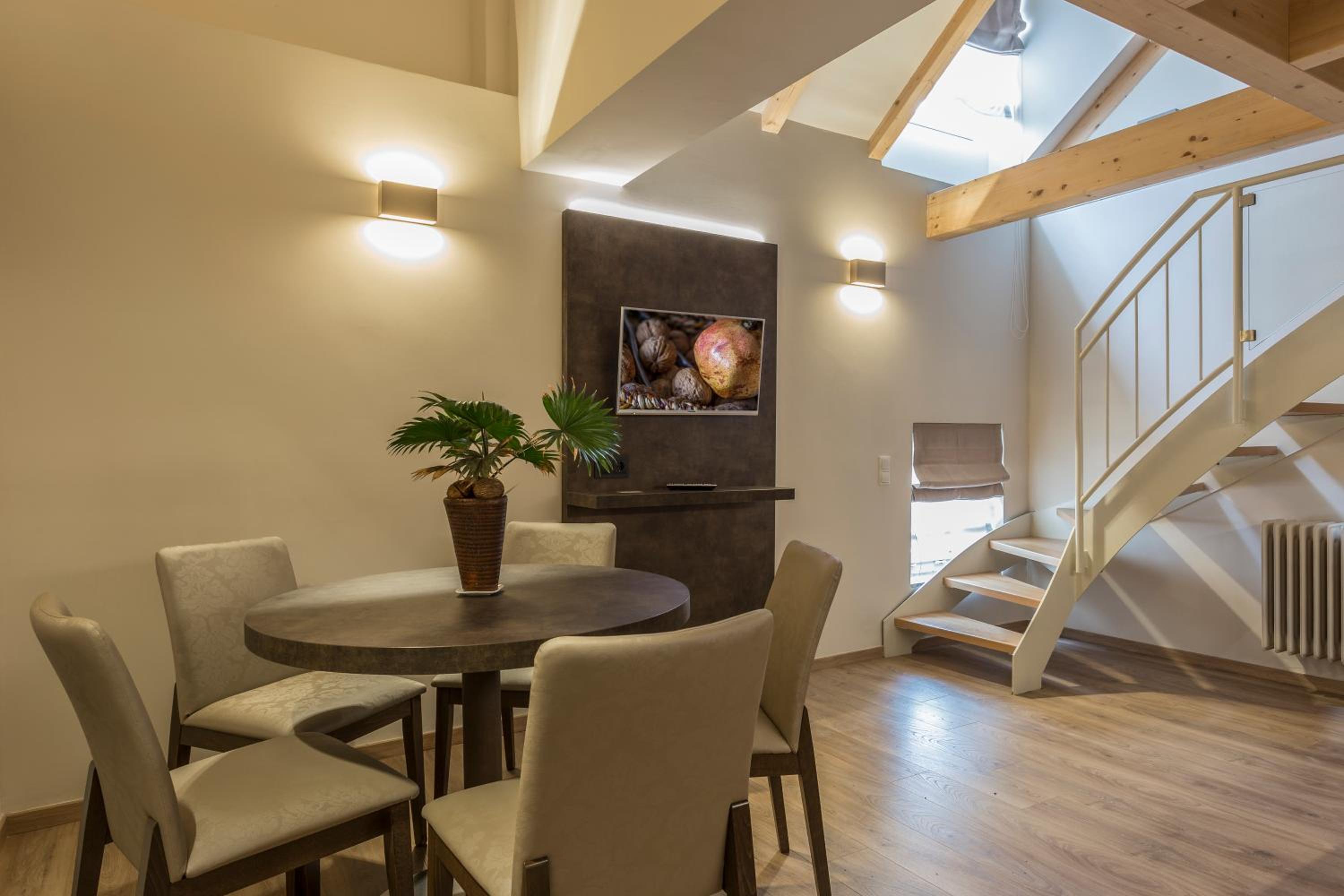 One-Bedroom Superior Apartment - Photo 4