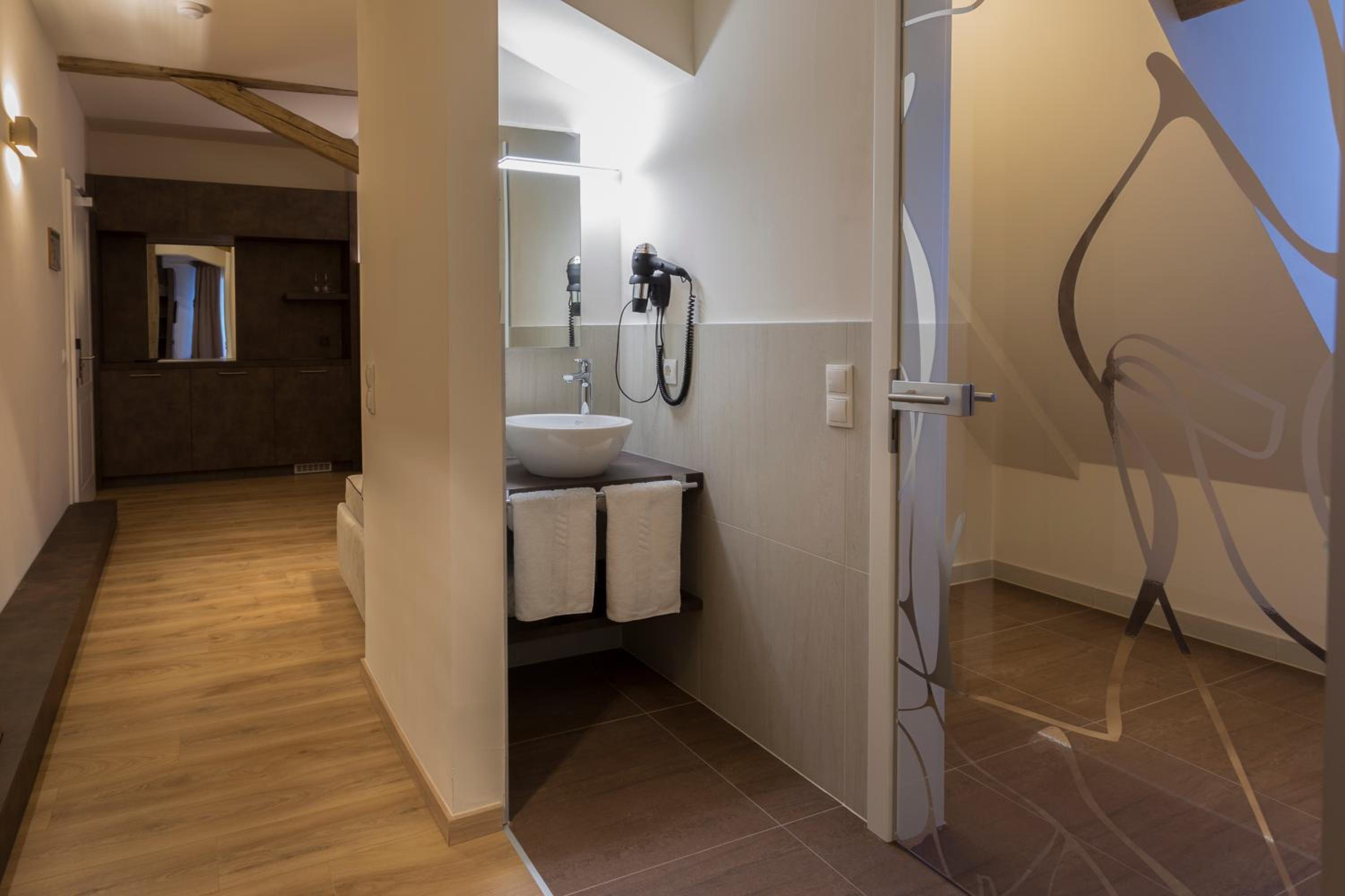 Suite with City View - Photo 4