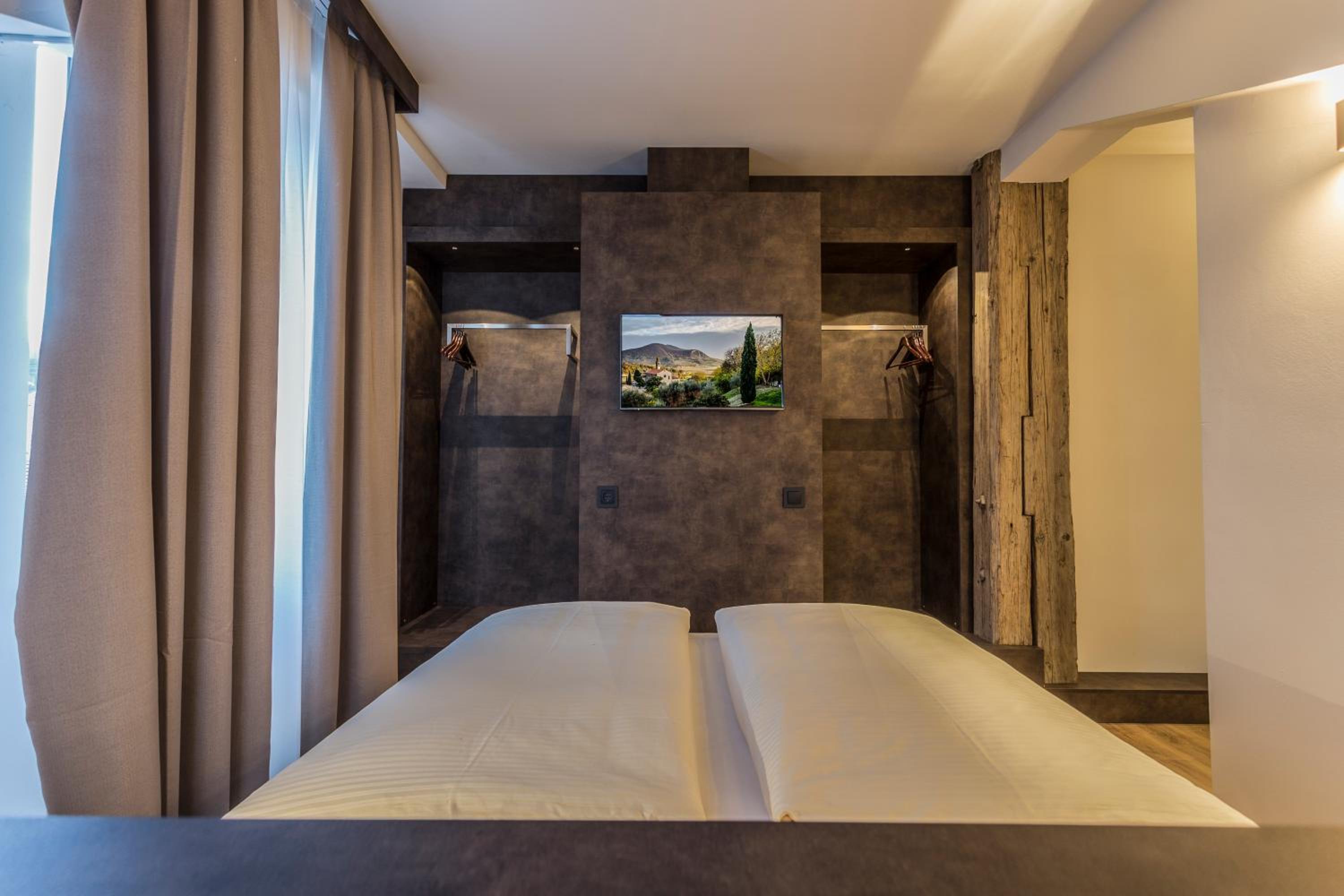 Suite with City View - Photo 2