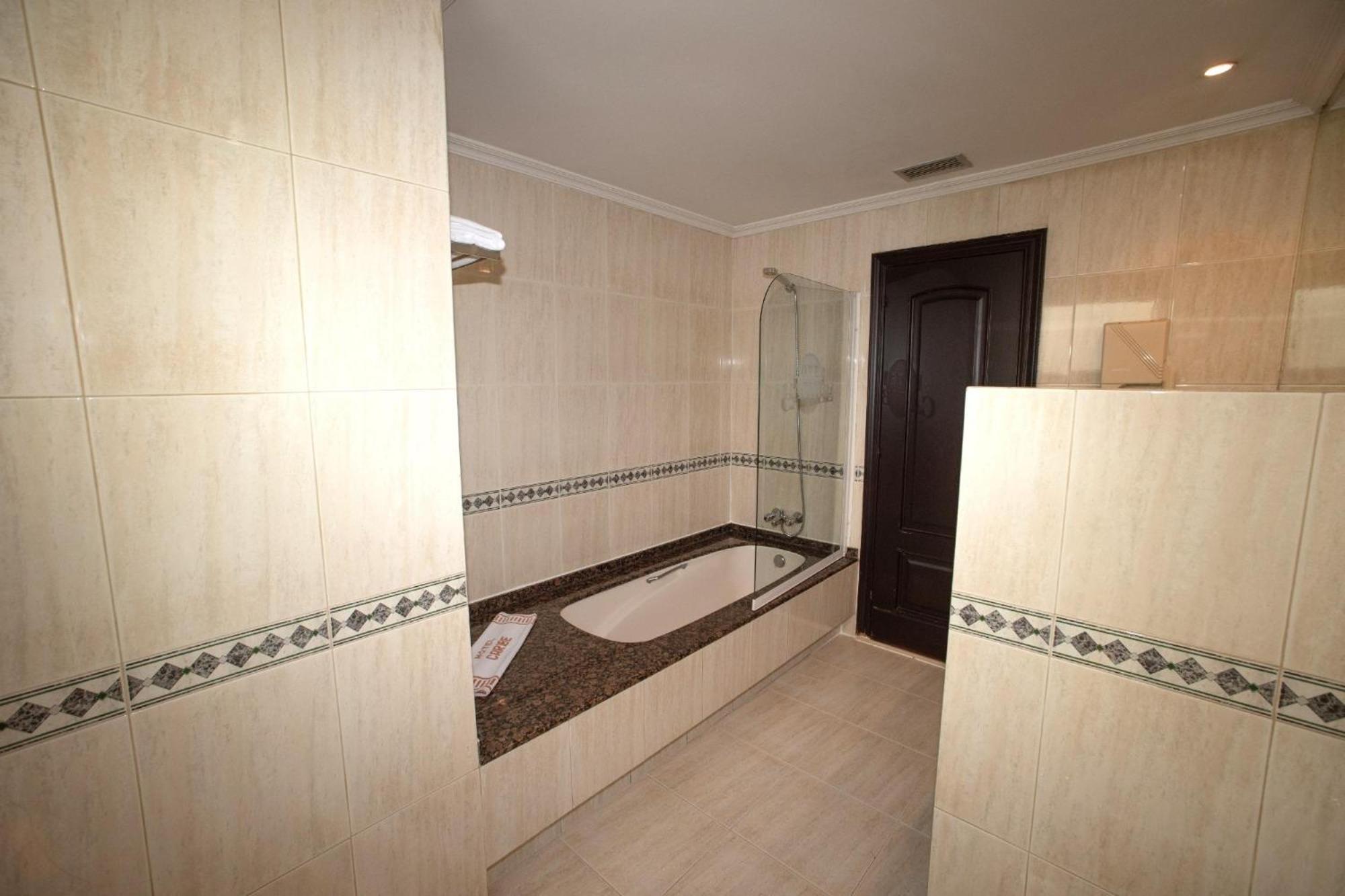 Standard Double Room - Photo 2