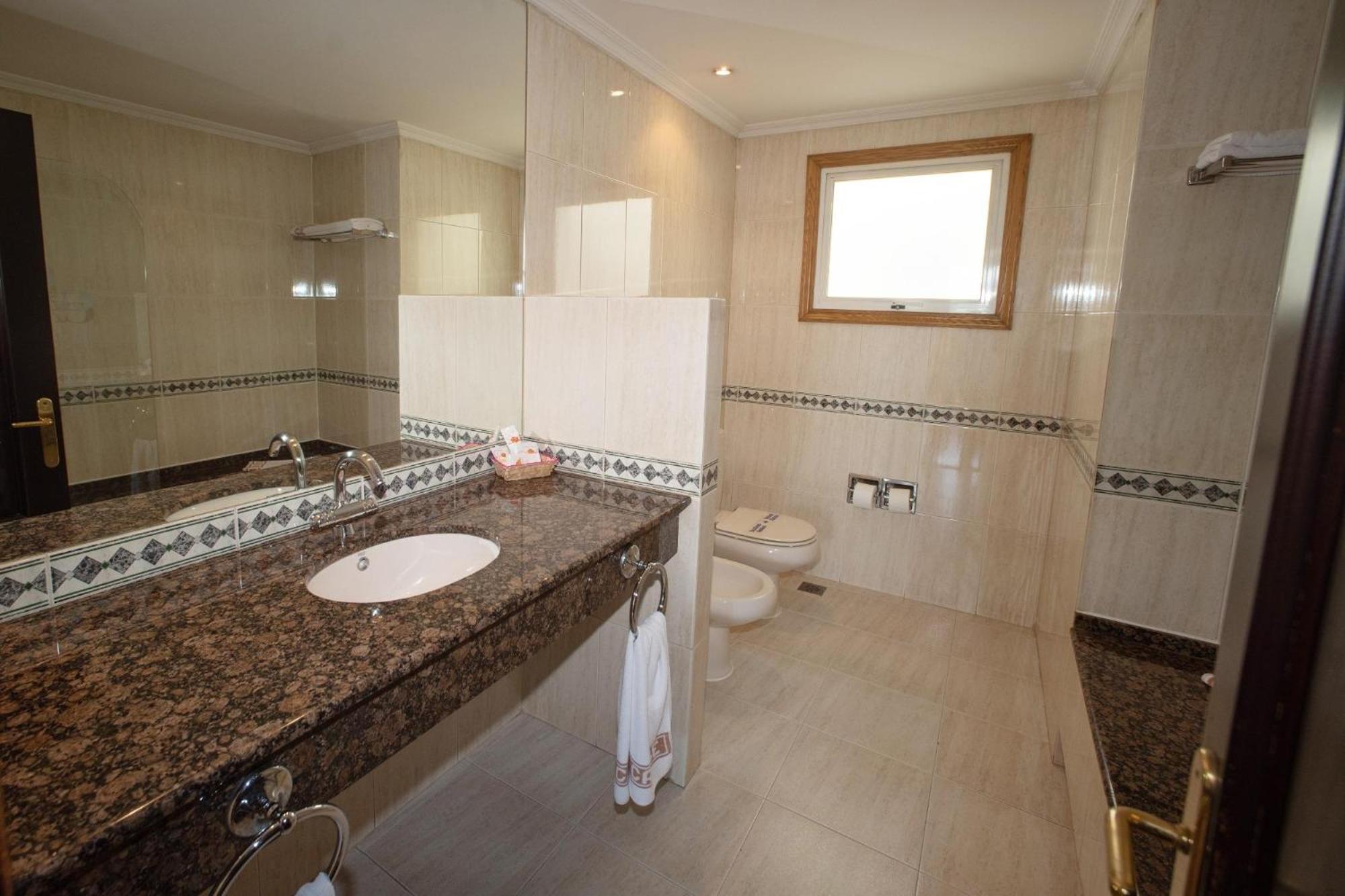 Standard Double Room - Photo 4