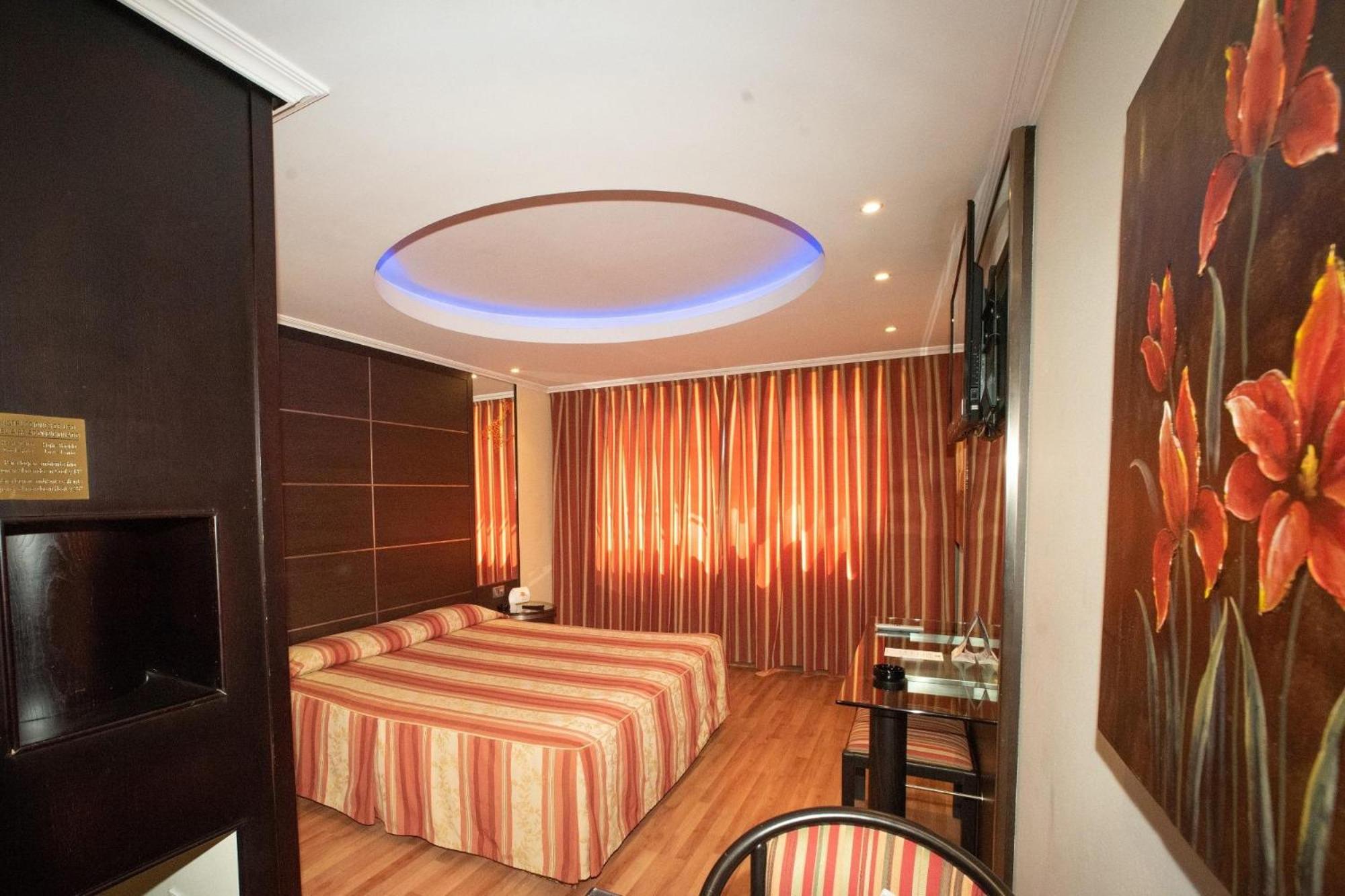Standard Double Room - Photo 5