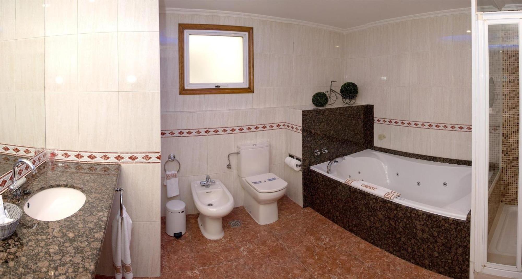 Deluxe Double Room - Photo 8