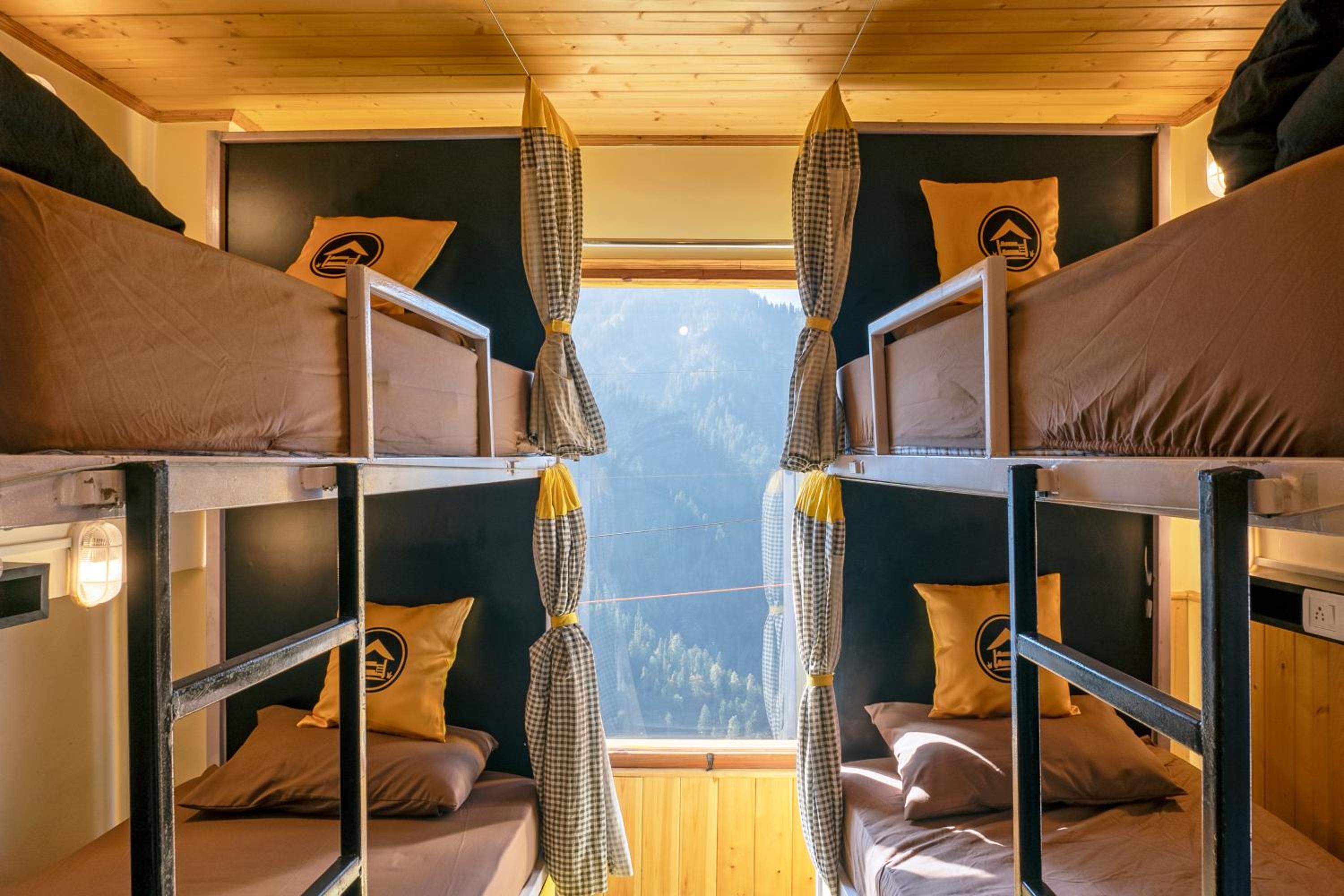 Bed In 8-Bed Mixed Dormitory Room With Balcony photo 3