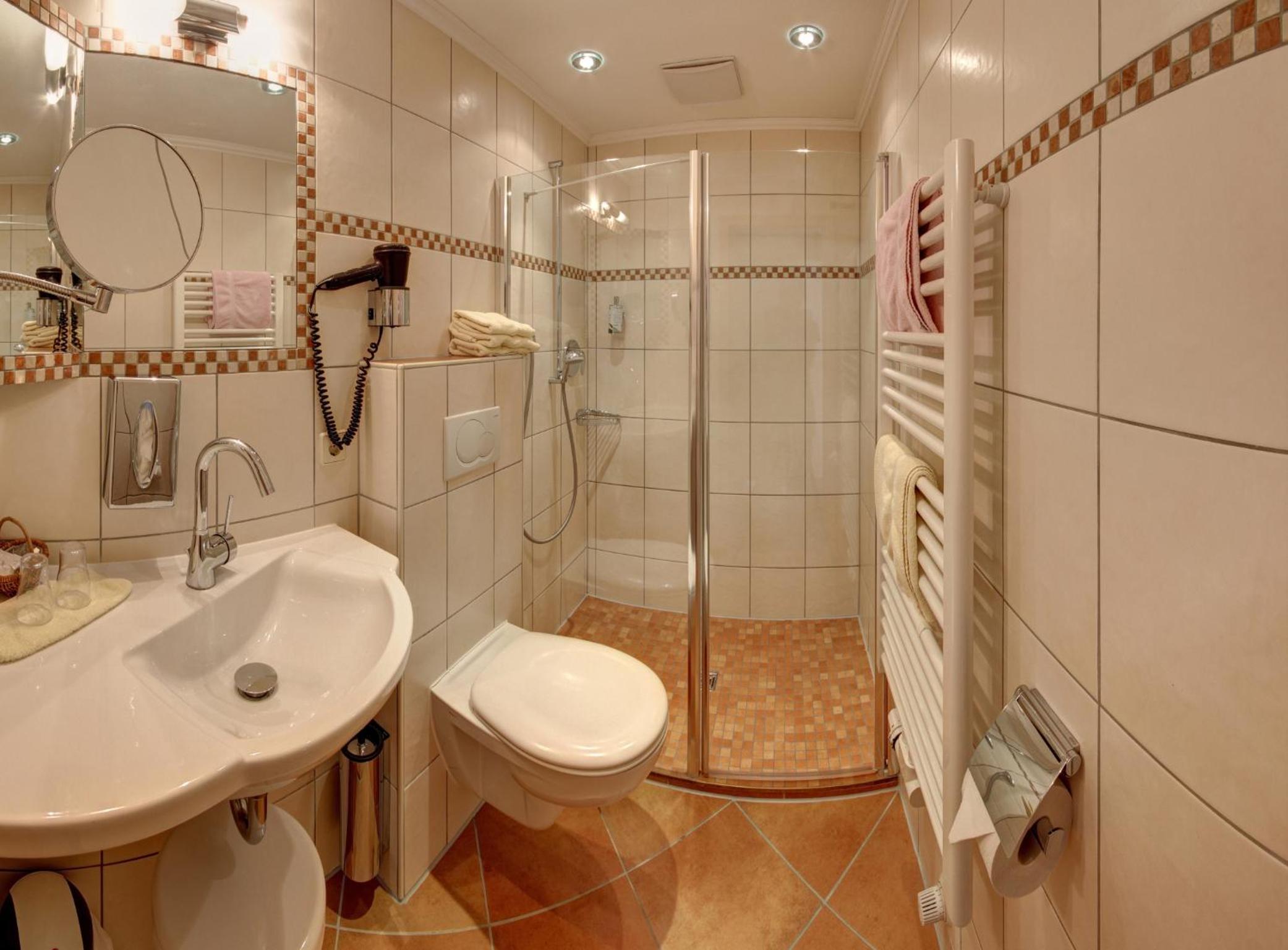 Basic Triple Room photo 3