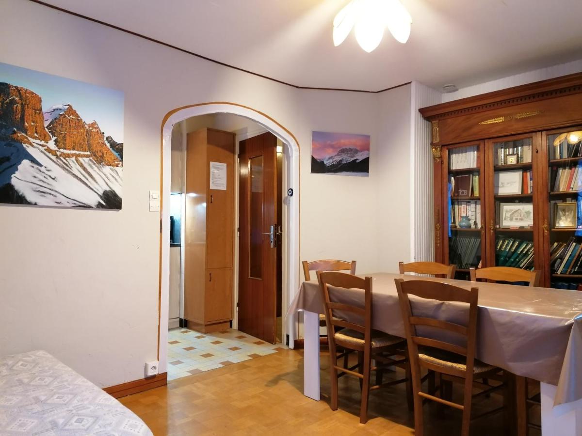 Two-Bedroom House - Photo 2