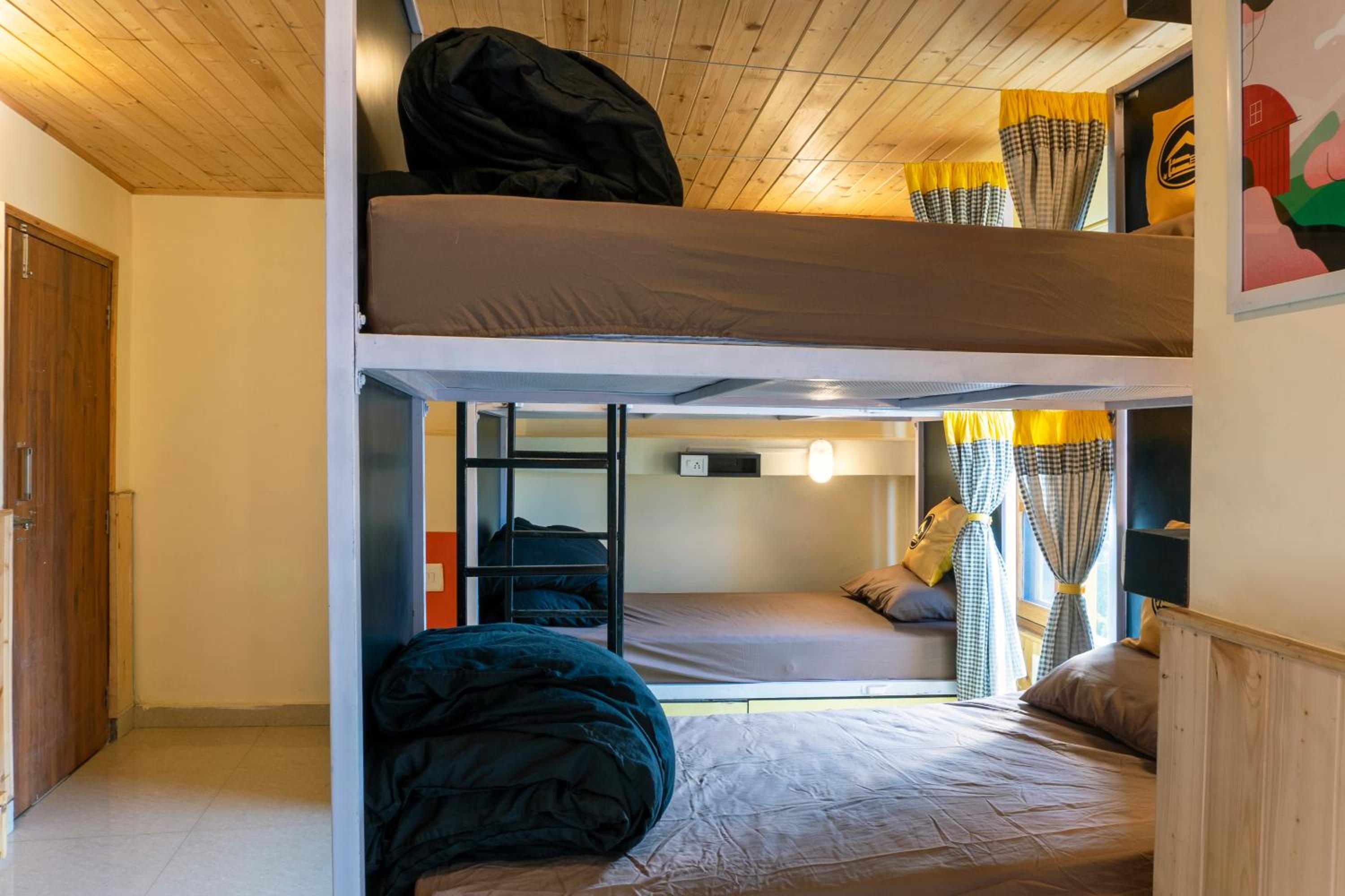 Bed In 8-Bed Mixed Dormitory Room With Balcony photo 2