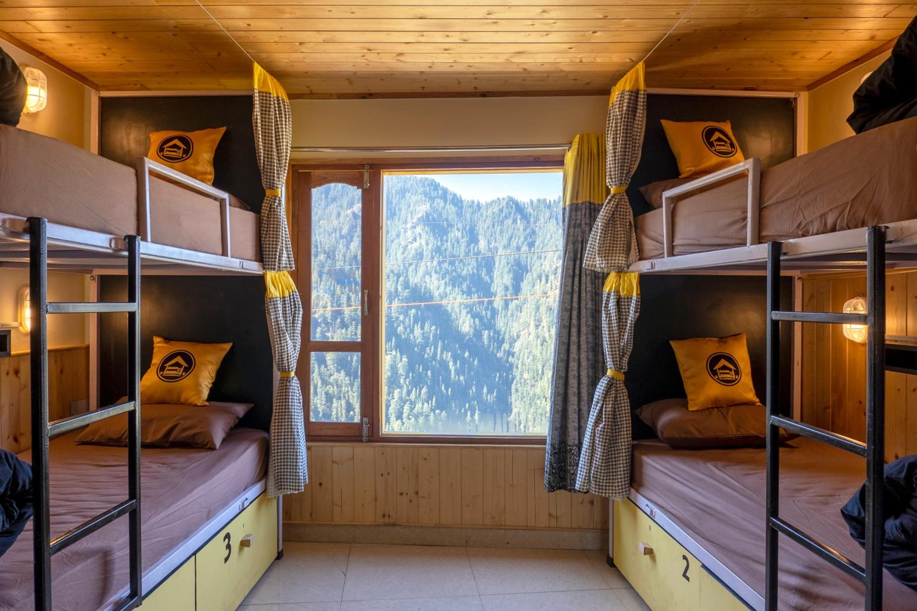 Bed In 8-Bed Mixed Dormitory Room With Balcony photo 1