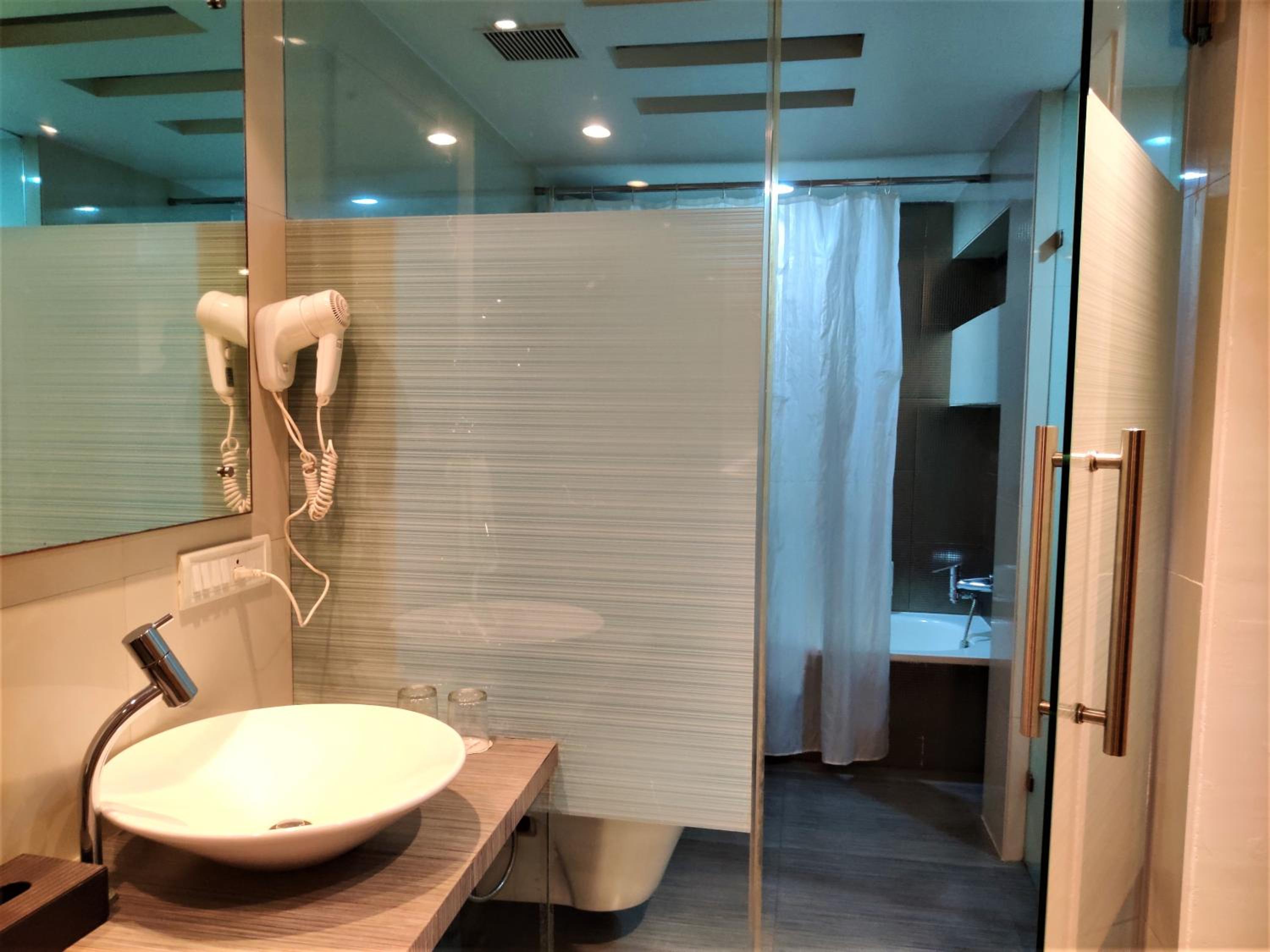 Deluxe Room - Photo 8