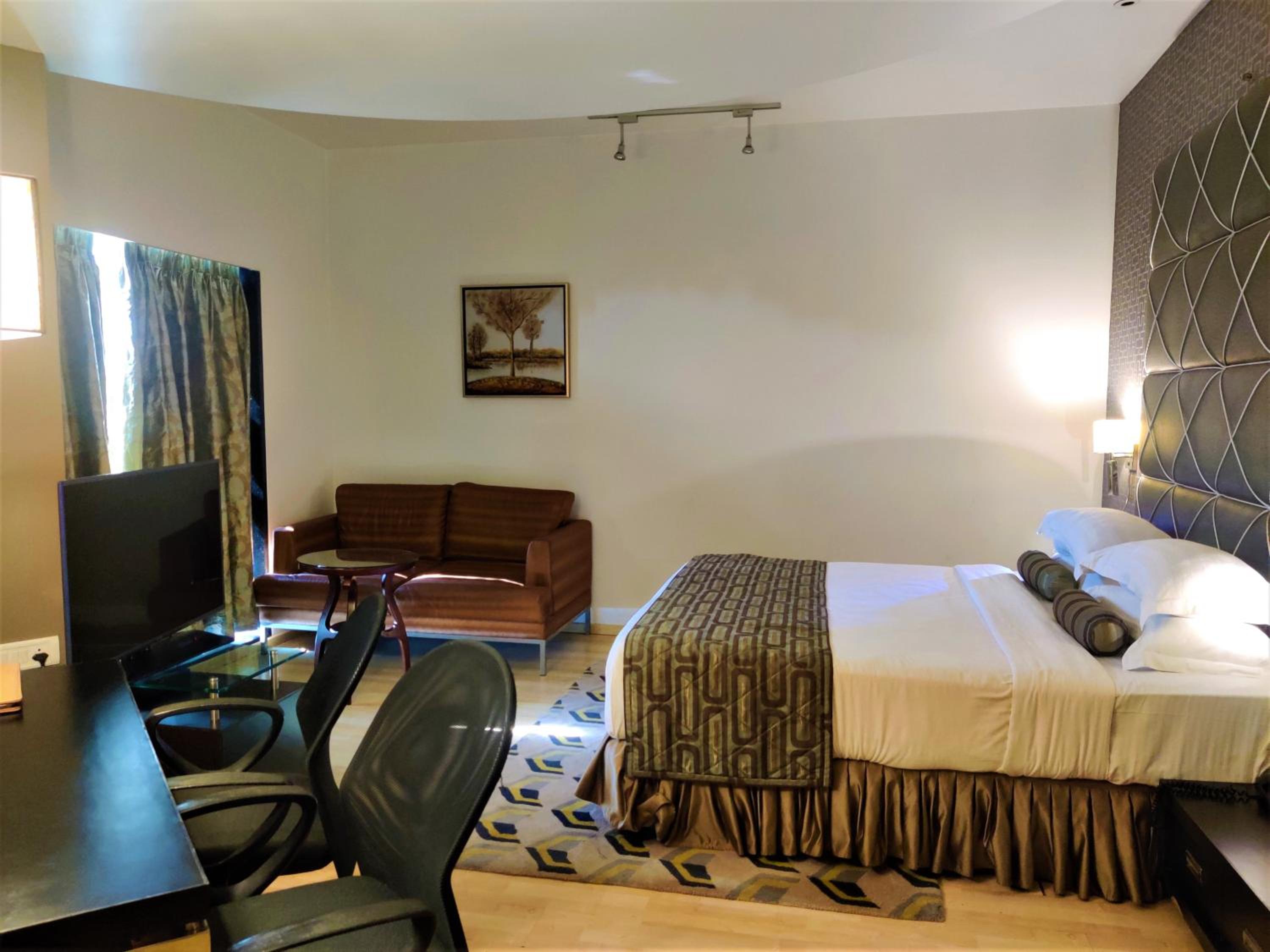 Deluxe Room - Photo 6