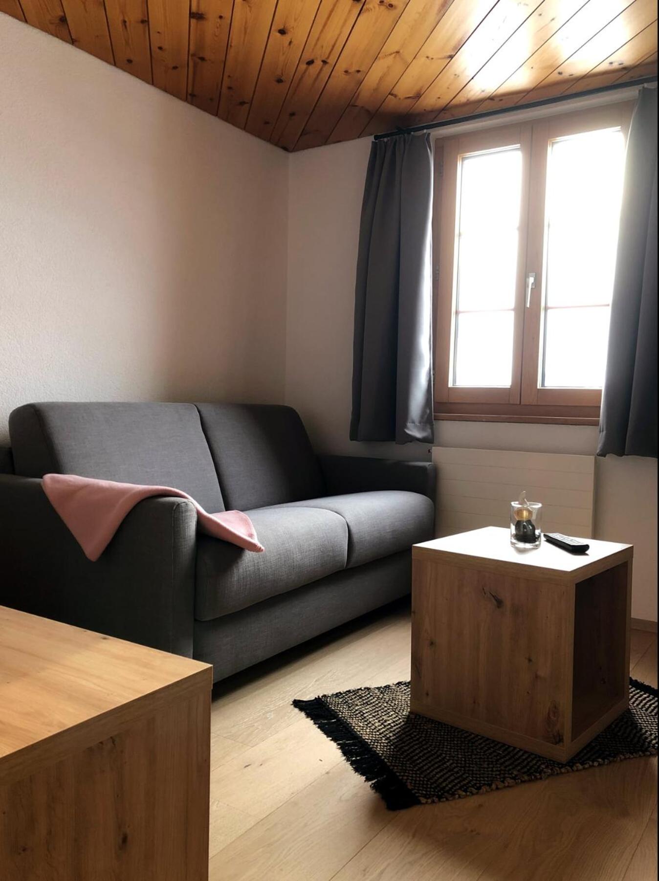 Double Room with Balcony - Photo 6
