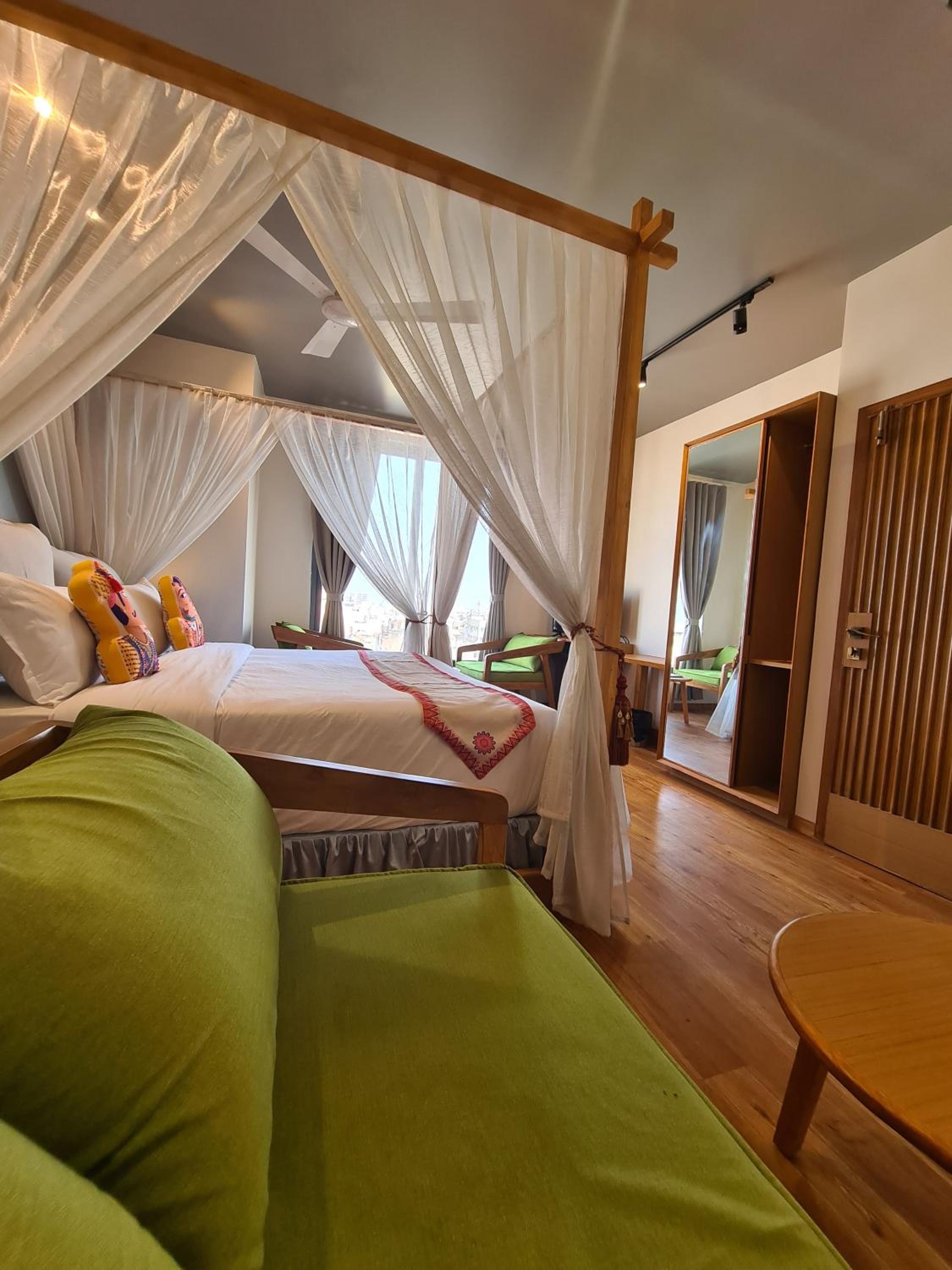 Suite with Spa Bath - Photo 17