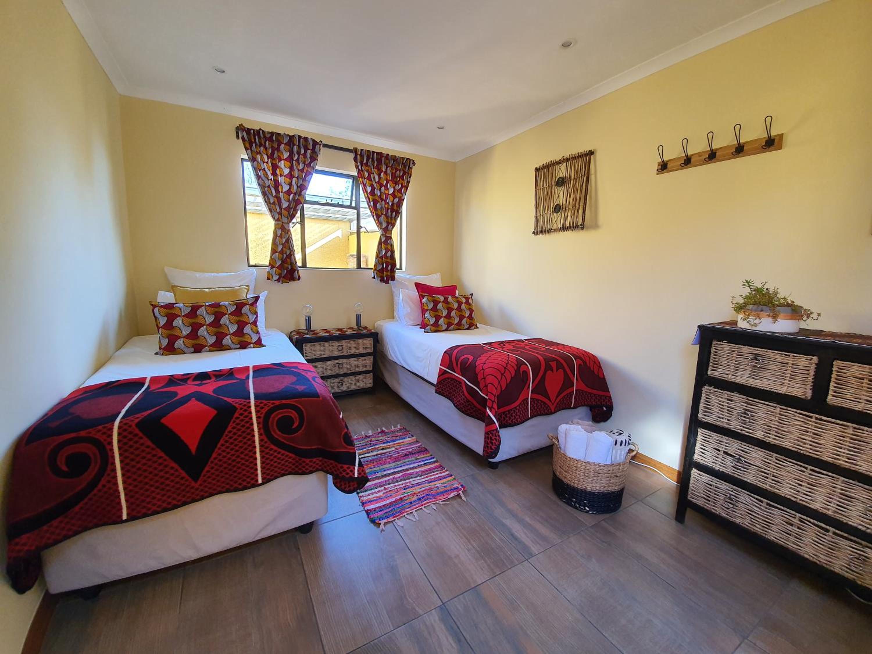 Standard Twin Room - Photo 5