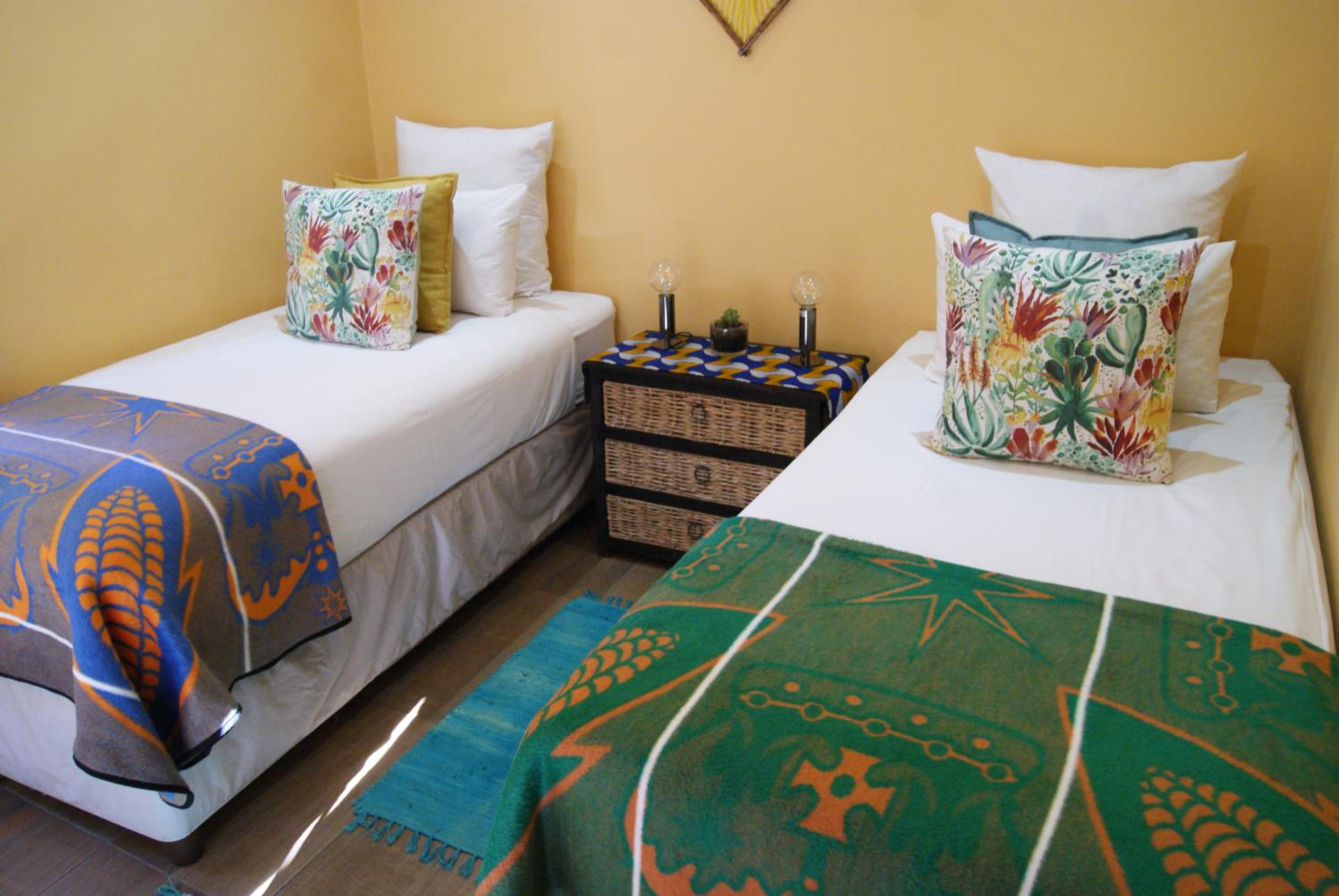 Economy Twin Room - Photo 2