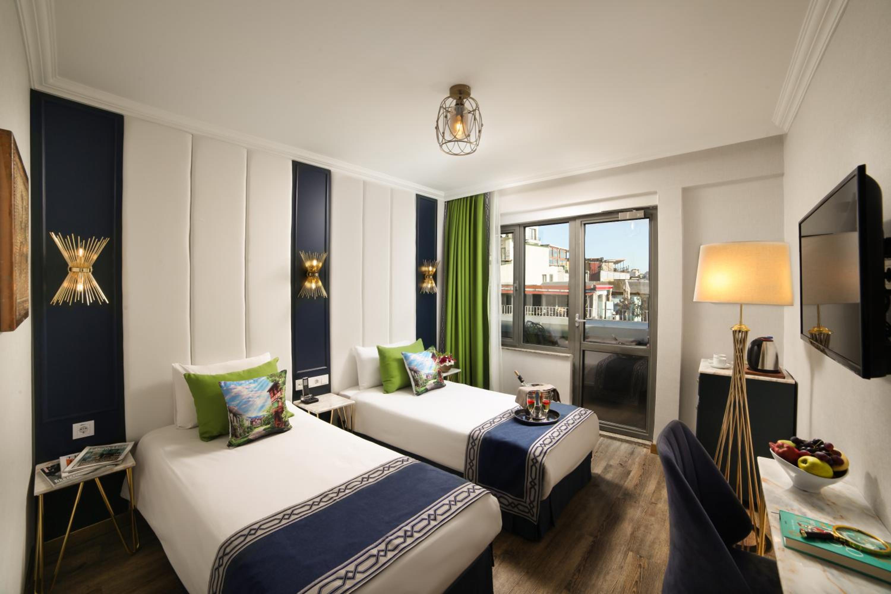 Deluxe Double Room with Balcony and Sea View photo 3