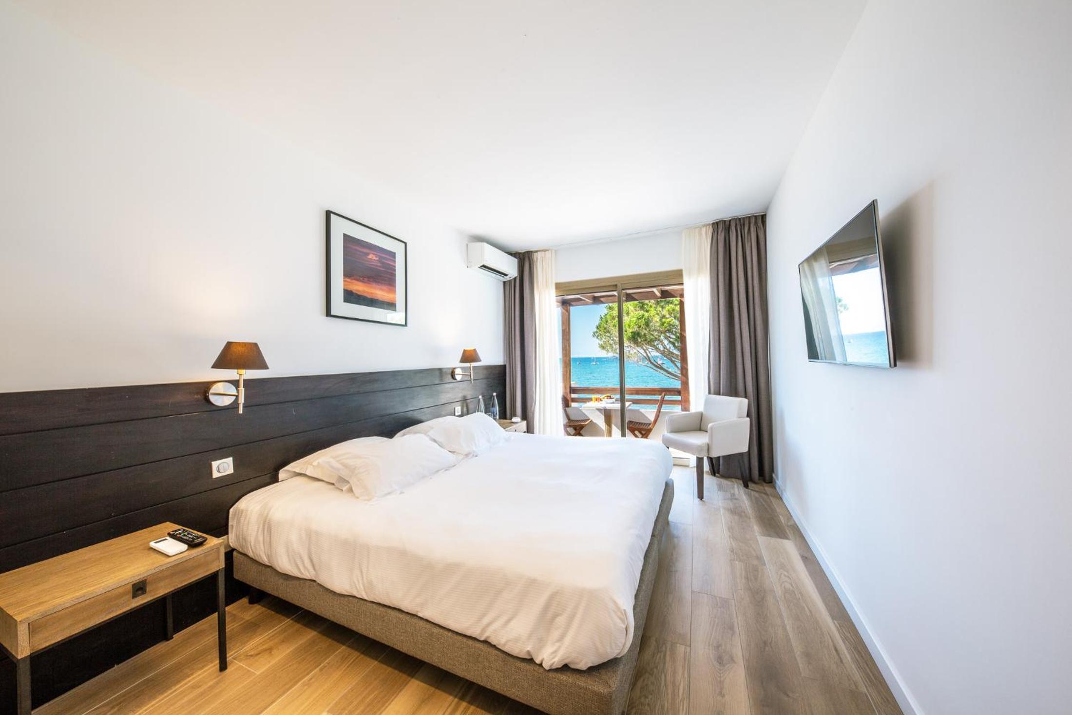 Suite with Balcony and Sea View photo 1