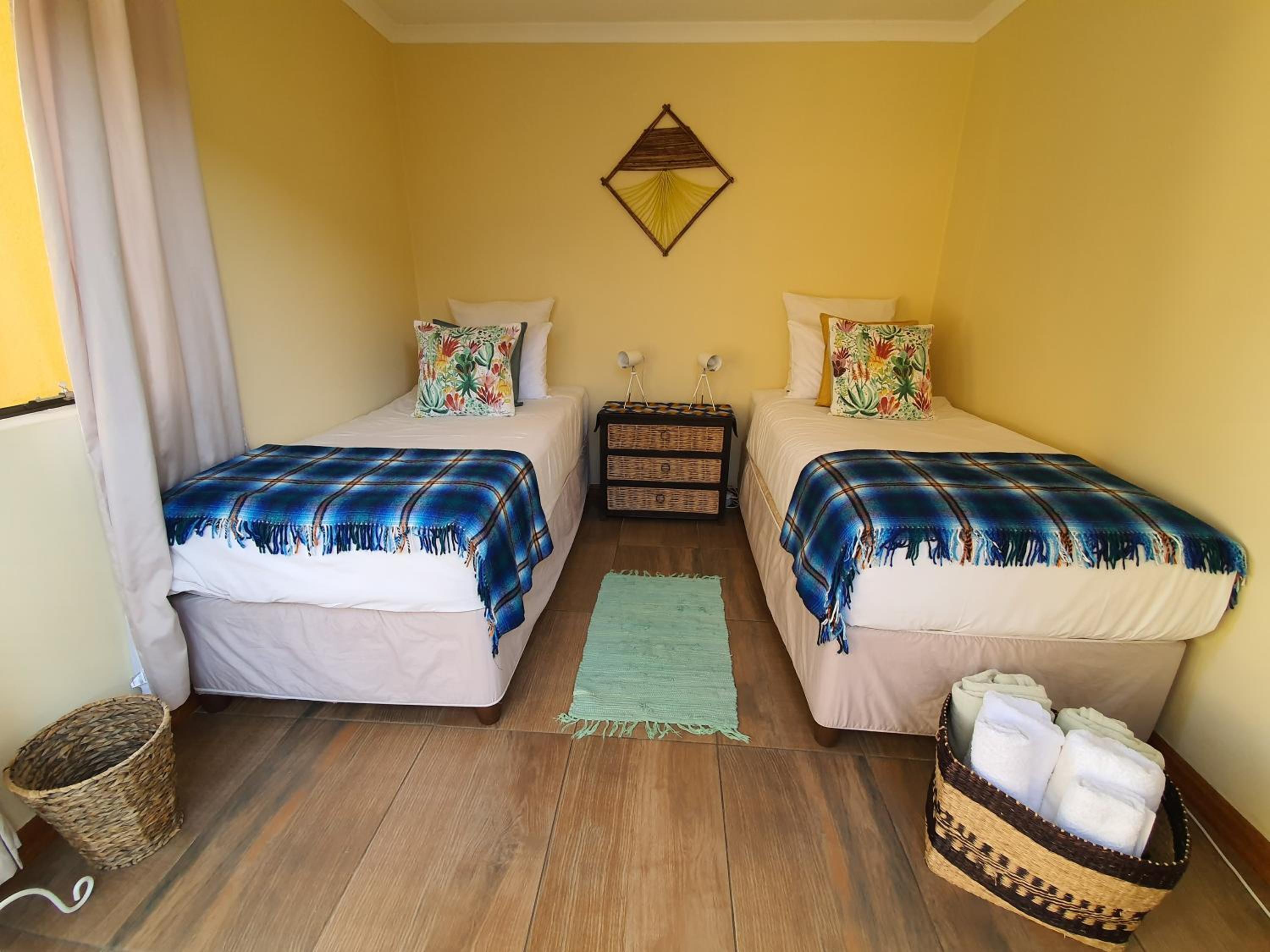 Economy Twin Room - Photo 4