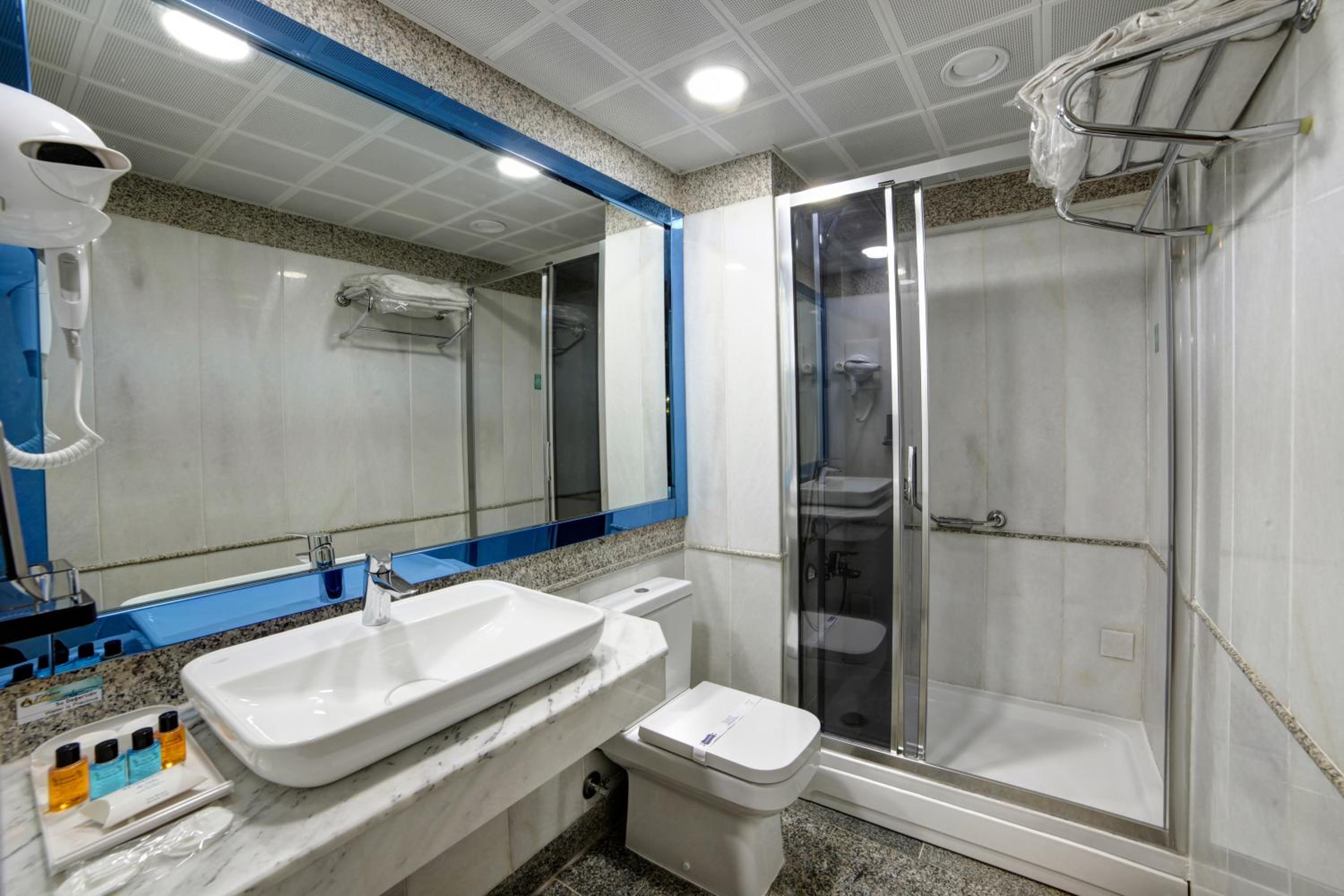 Deluxe Double Room with Balcony and Sea View photo 2