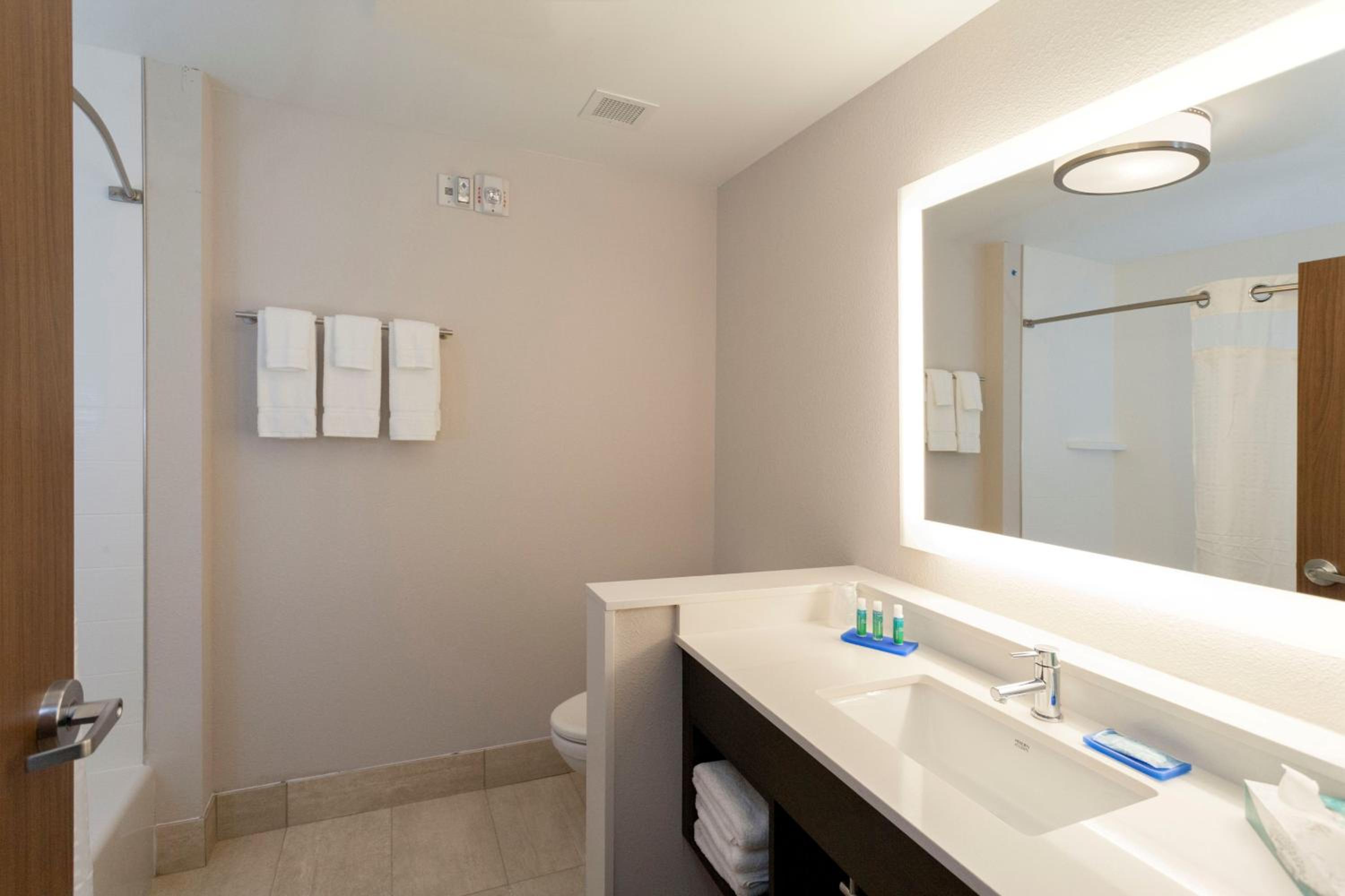 Standard King Room - Photo 3