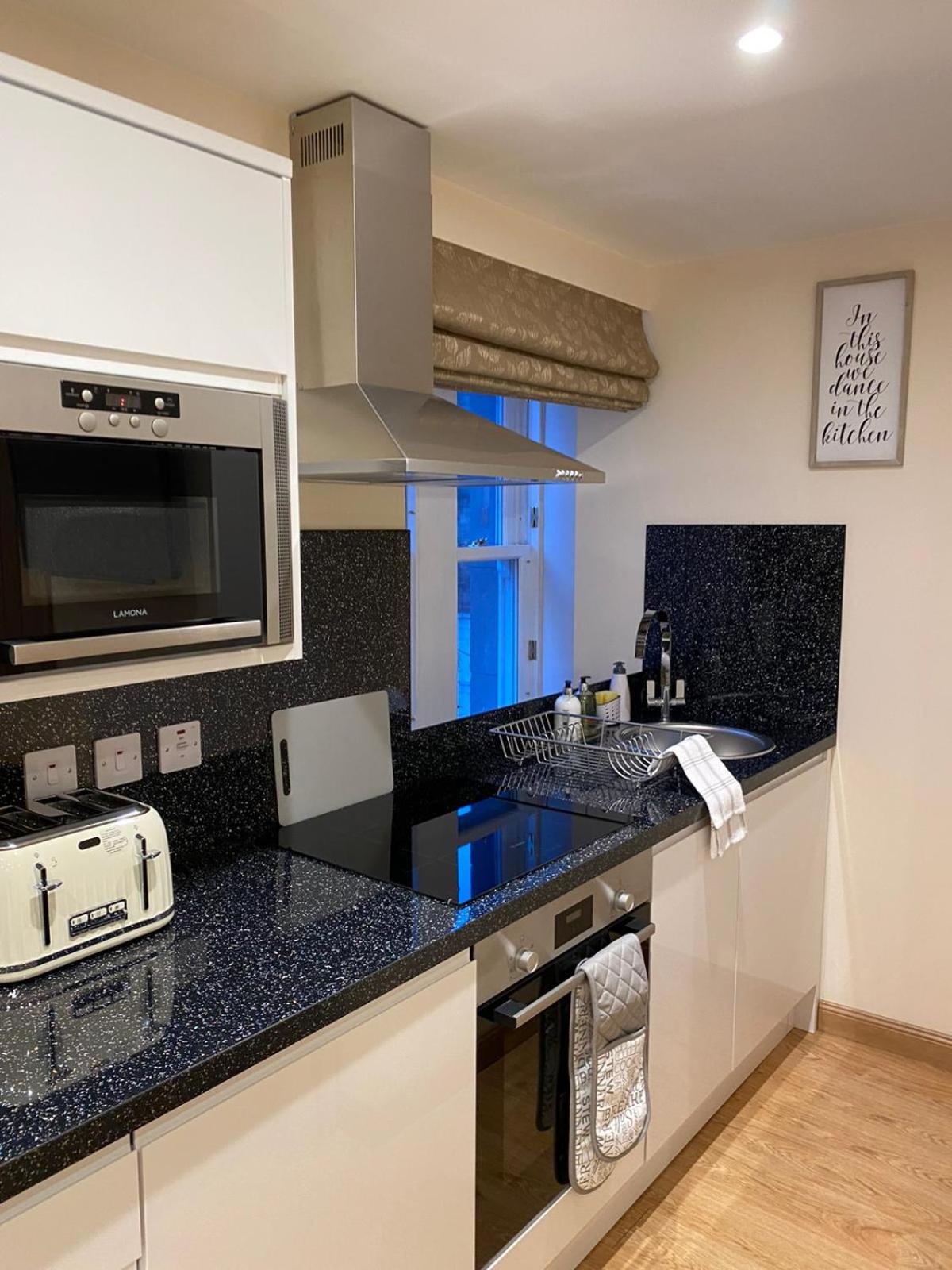 One-Bedroom Apartment - Photo 17