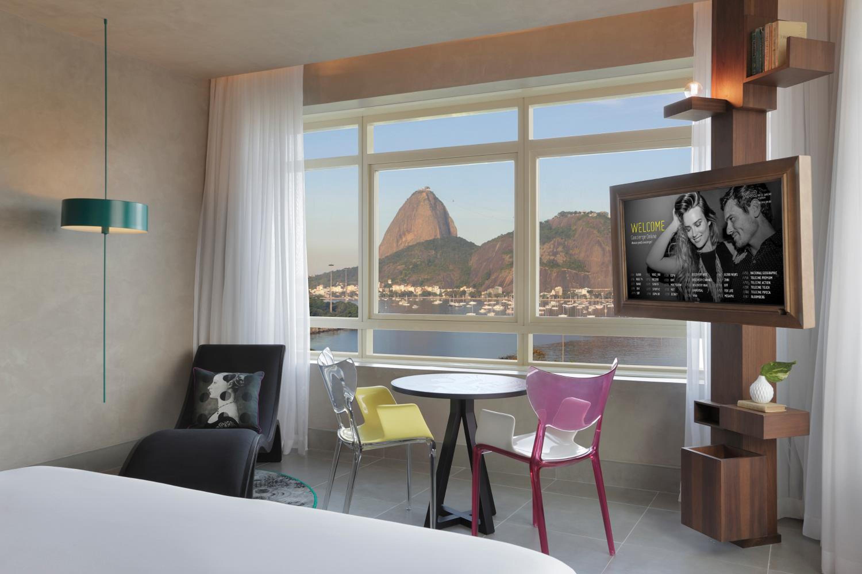 Quarto Deluxe com Cama King e Banheira de Hidromassagem
