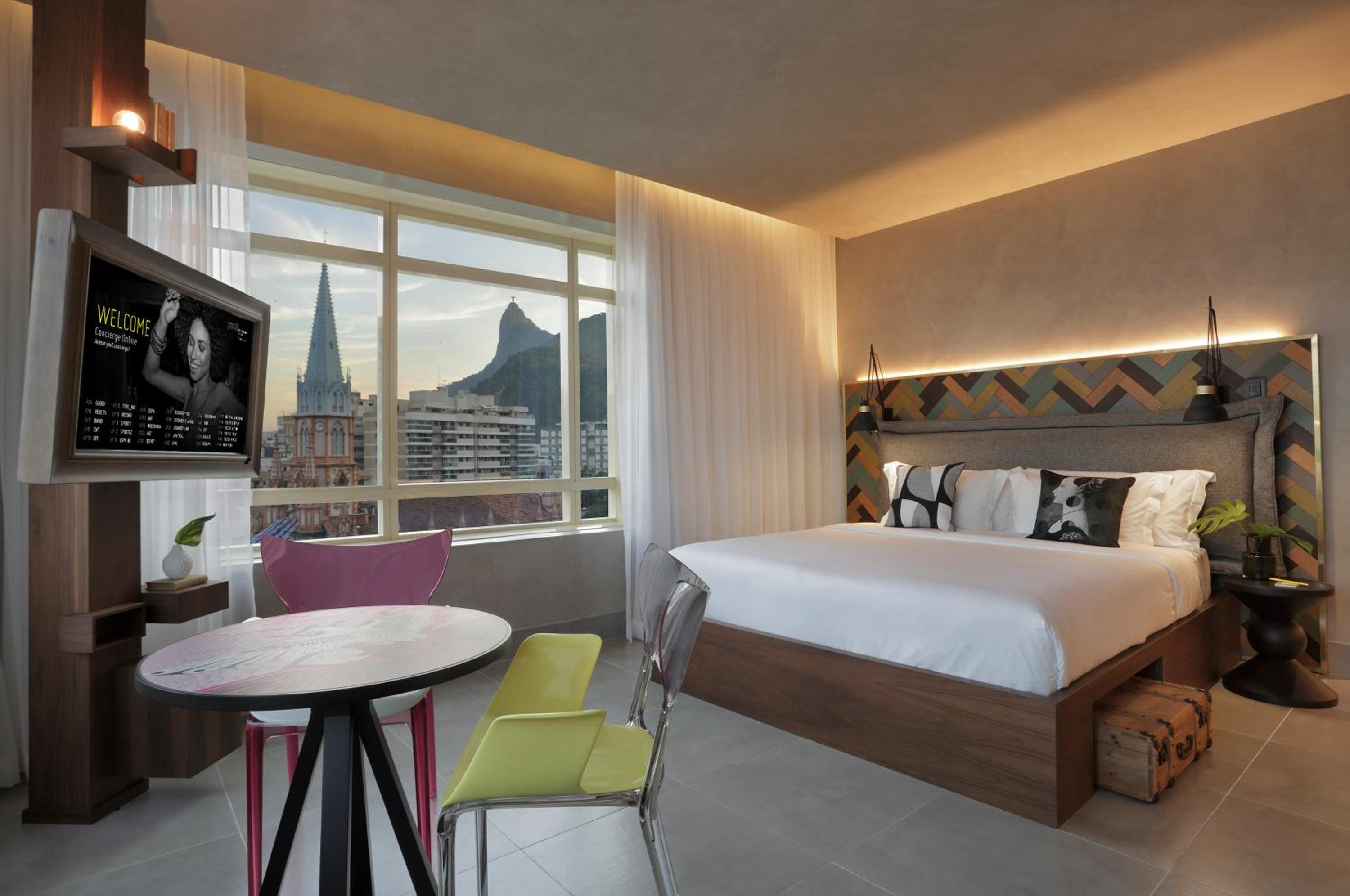 Quarto Deluxe com Cama King e Banheira de Hidromassagem