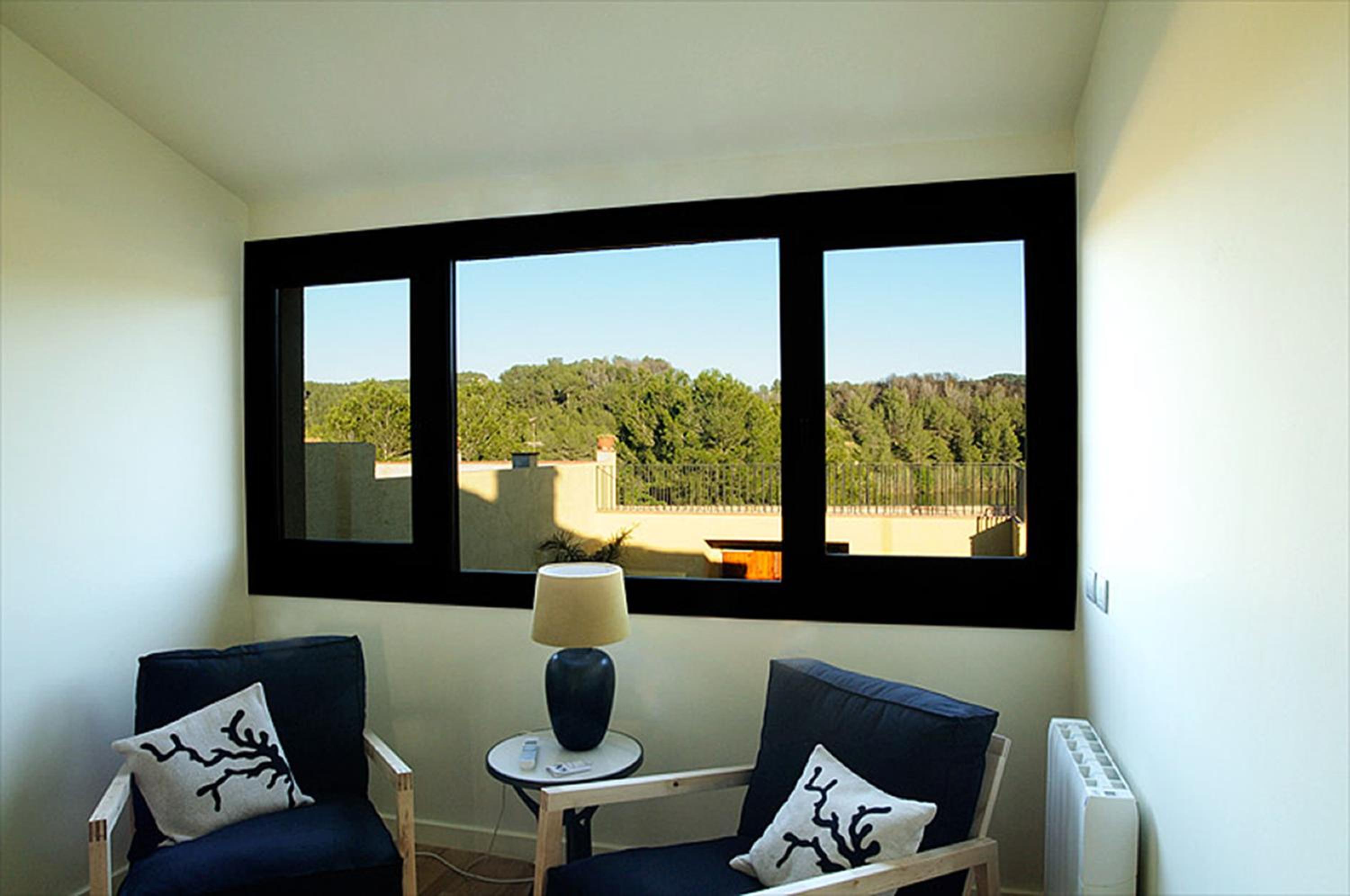Four-Bedroom House photo 2