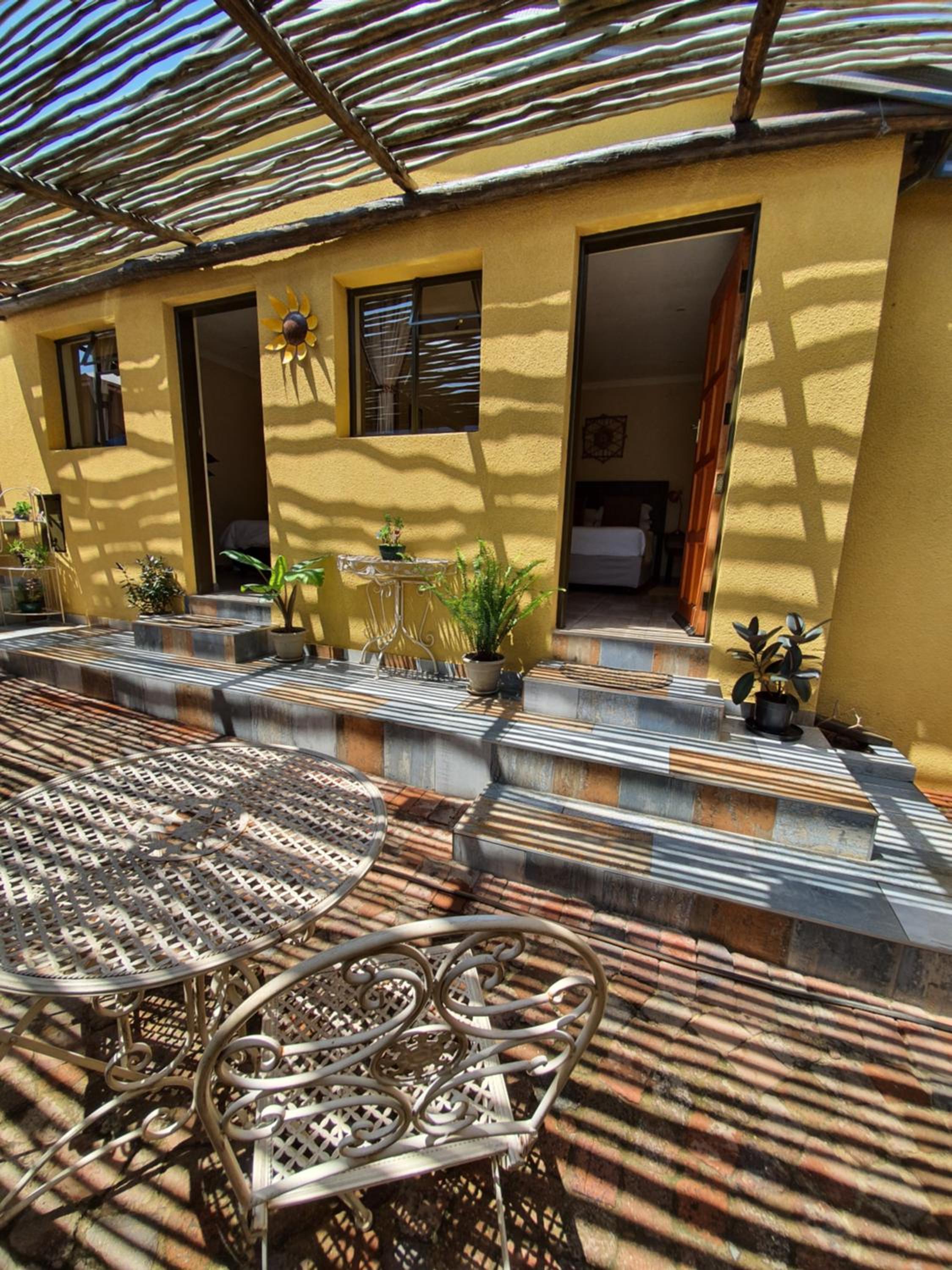 Double Room with Private Bathroom - Photo 3