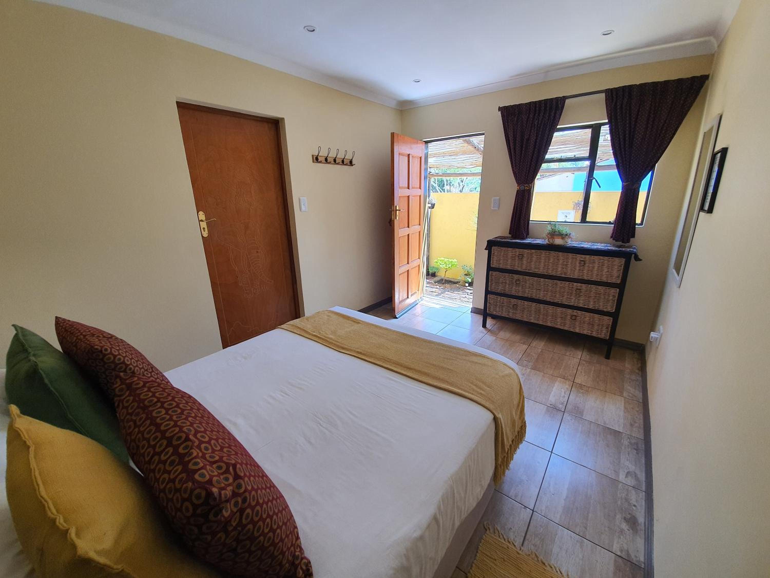 Double Room with Private Bathroom - Photo 4